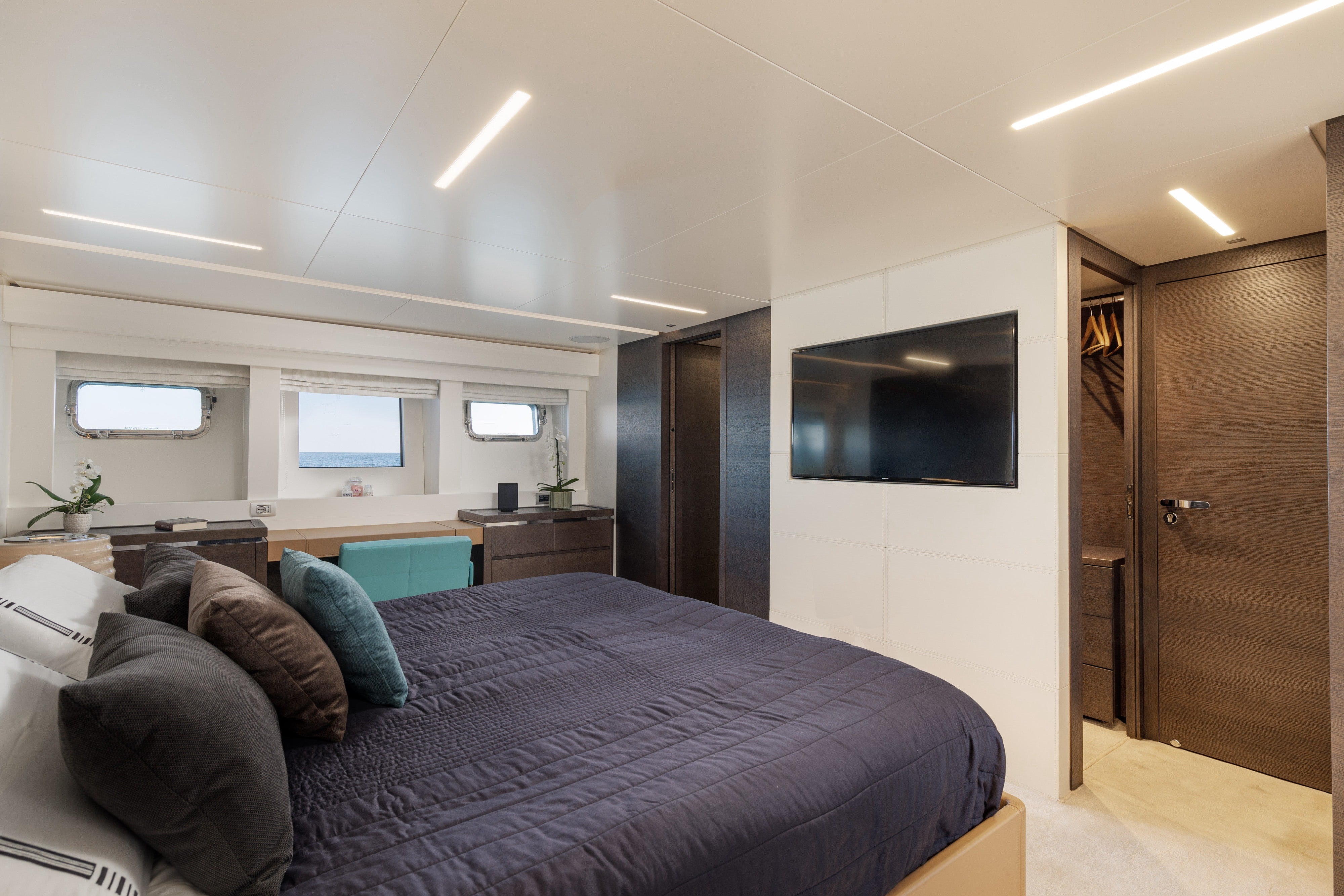 yacht charter cost Cannes 