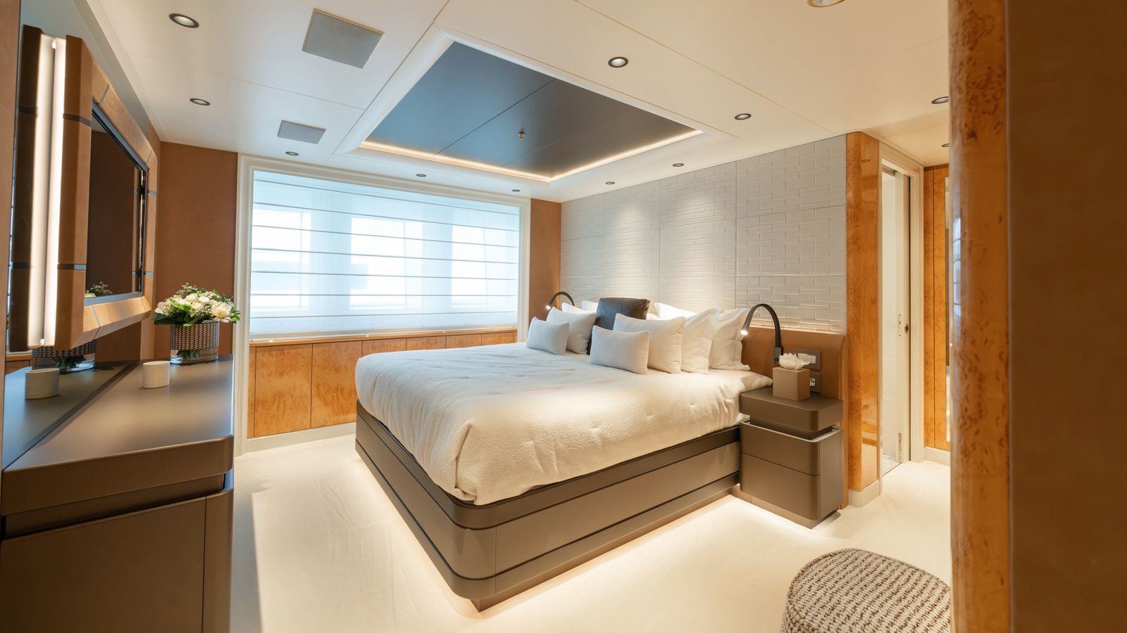 M/Y AELIA private yacht charter Cannes