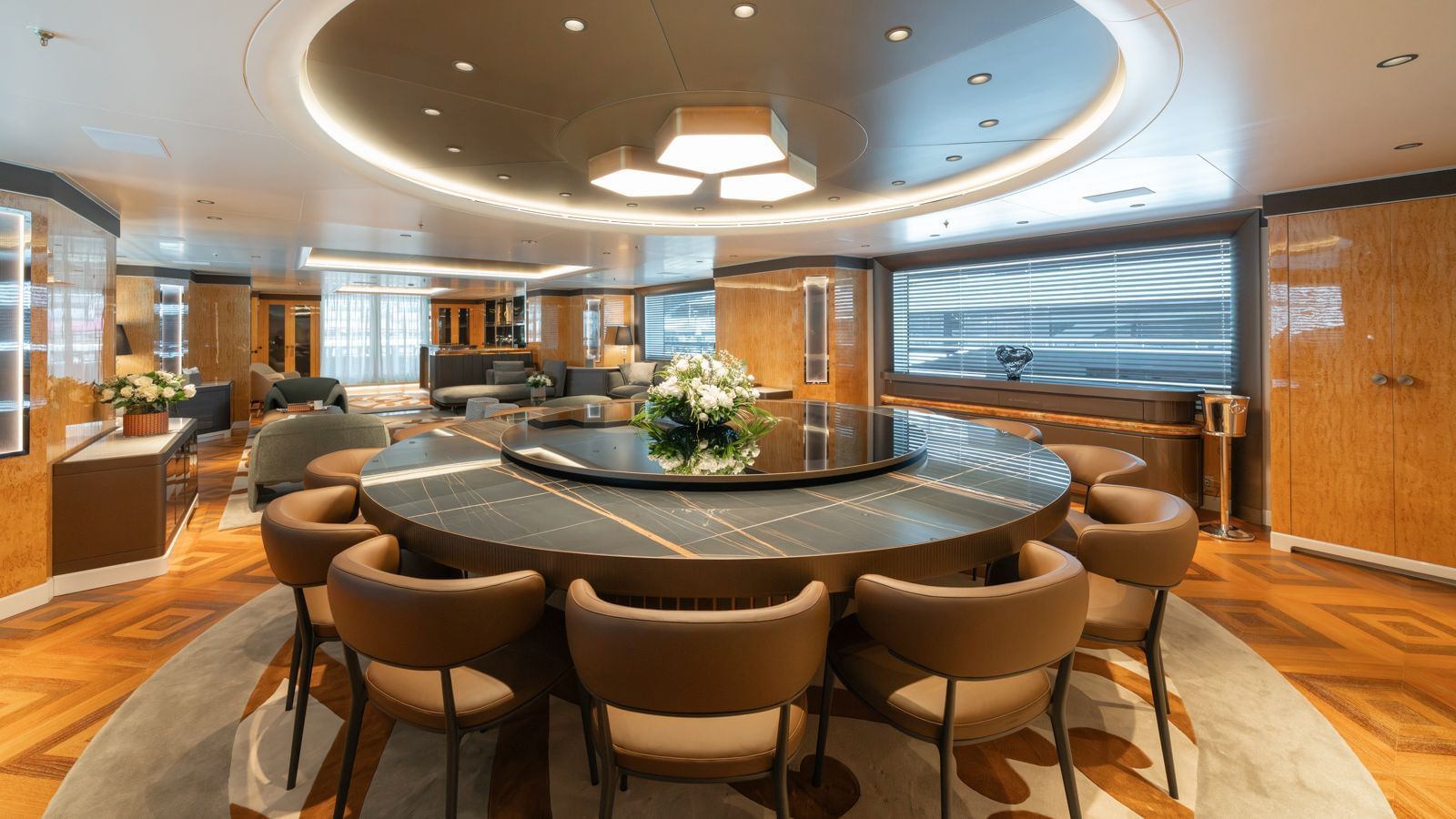 M/Y AELIA yacht charter holiday cost Cannes