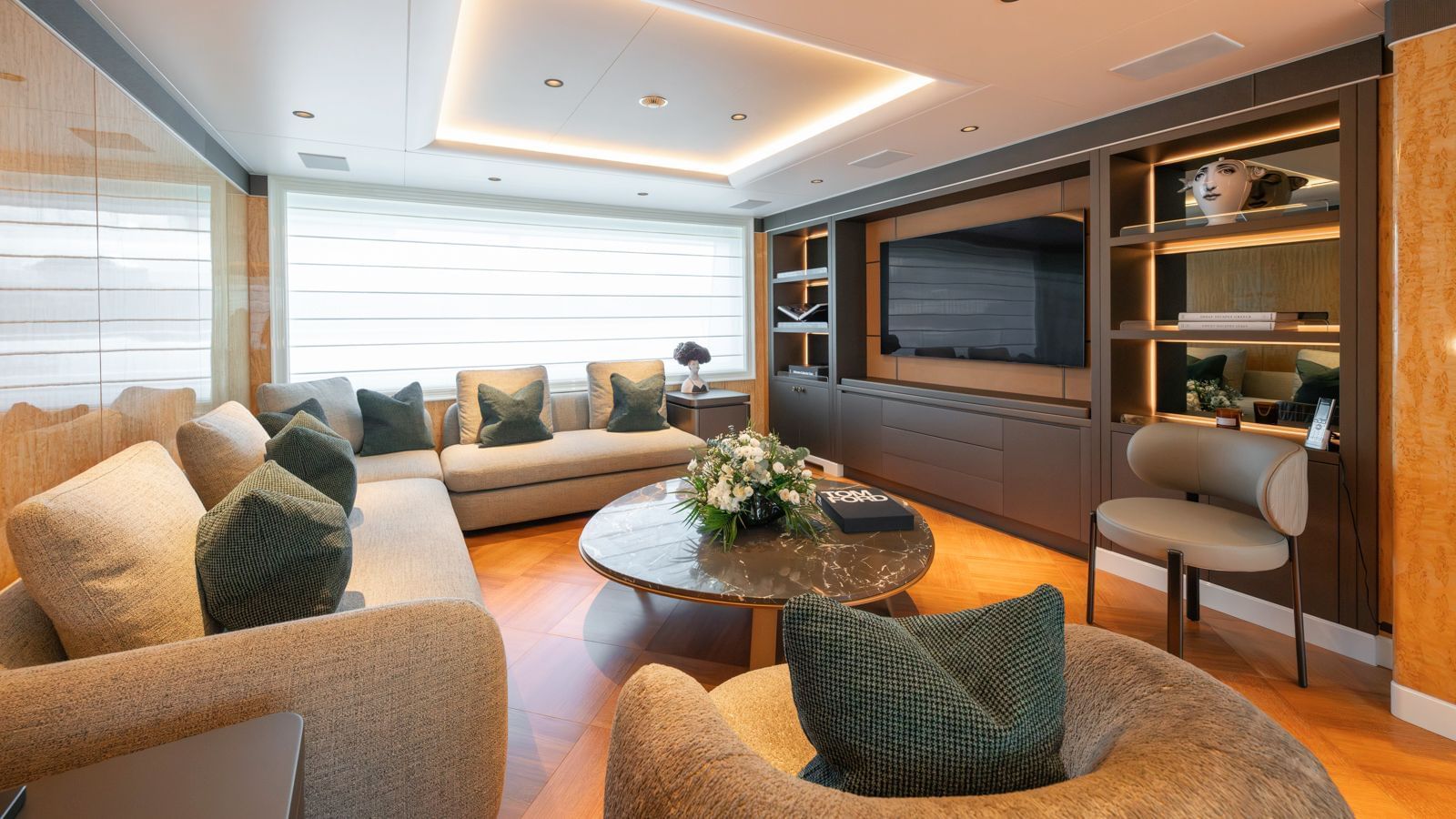 M/Y AELIA Charter yacht club Cannes France