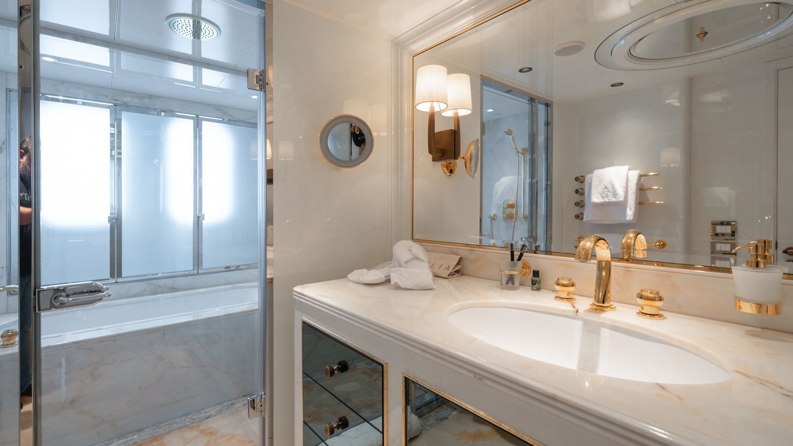 Weekly yacht Charter Cannes