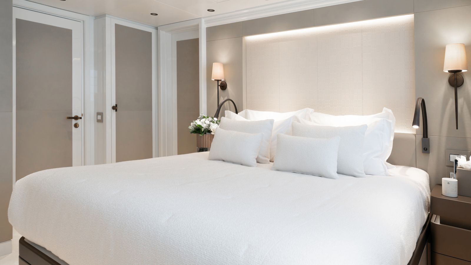 Cannes yacht Charter
