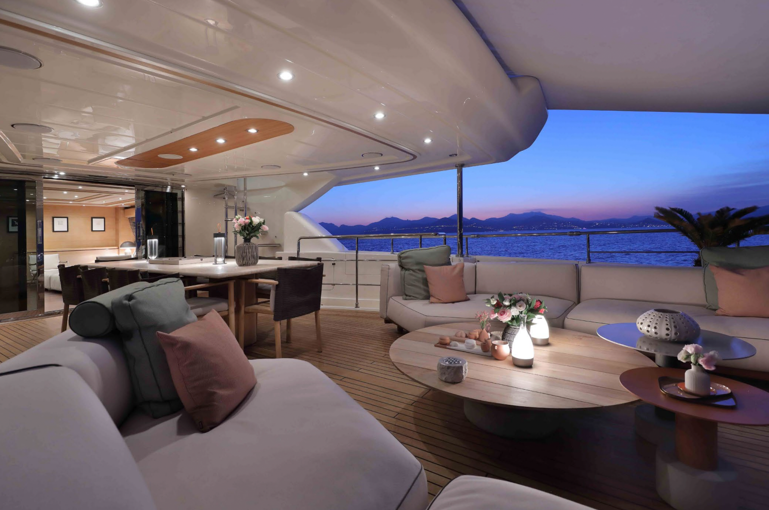AERO yacht and jet ski charter Cannes 