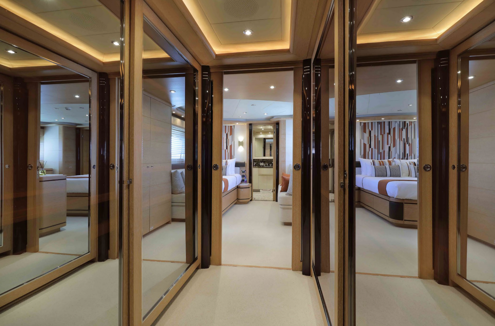 AERO yacht Charter Cannes France