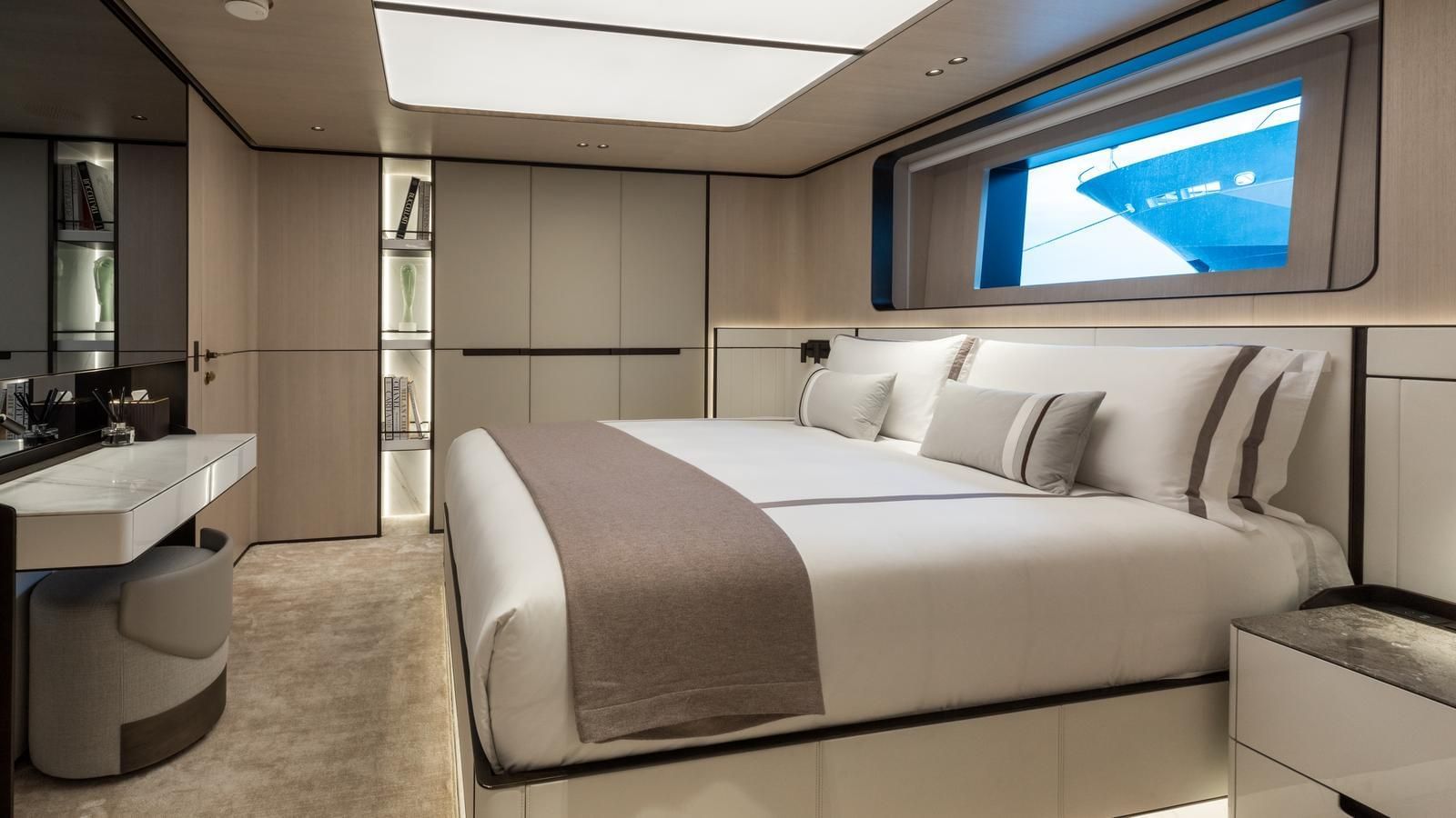 M/Y AKULA party yacht charter Cannes
