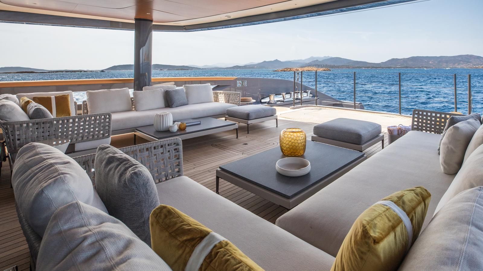 M/Y AKULA weekend yacht charter Cannes