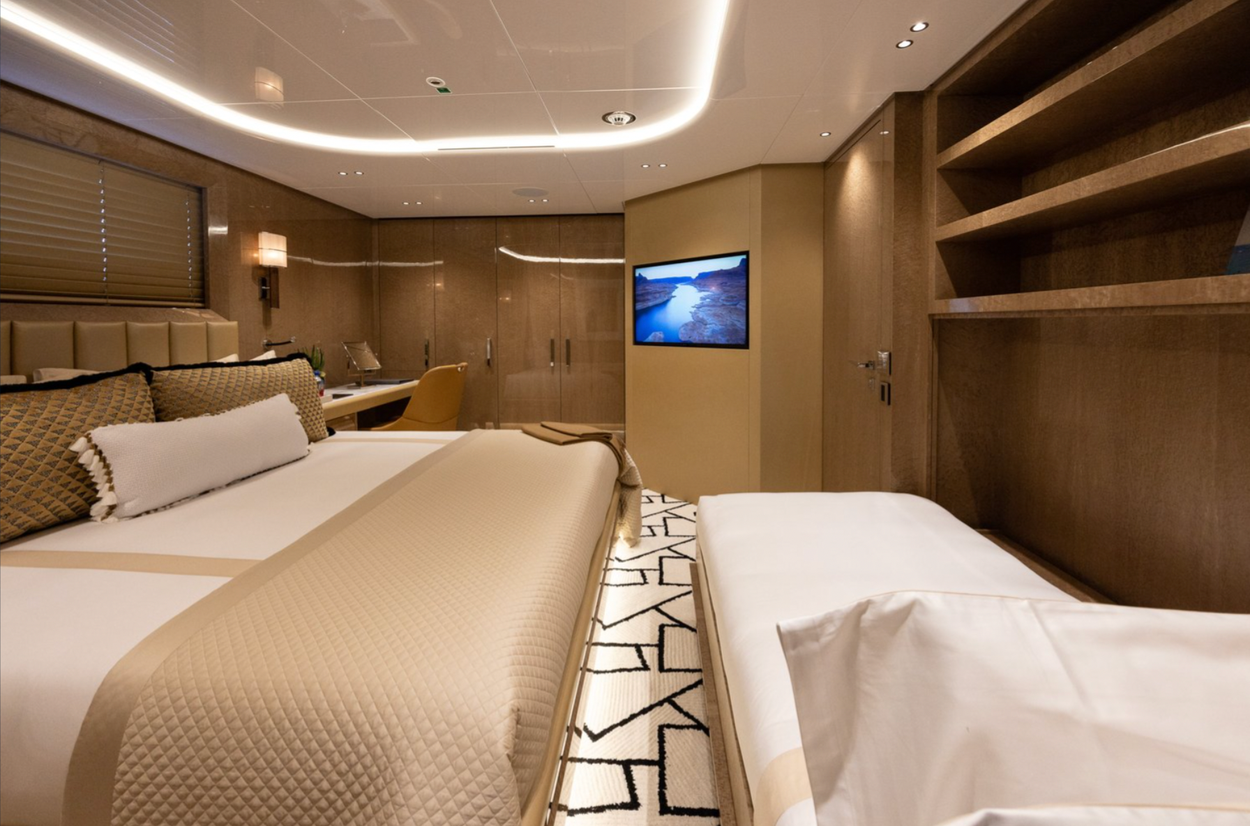 fully crewed motor yachts St Tropez France