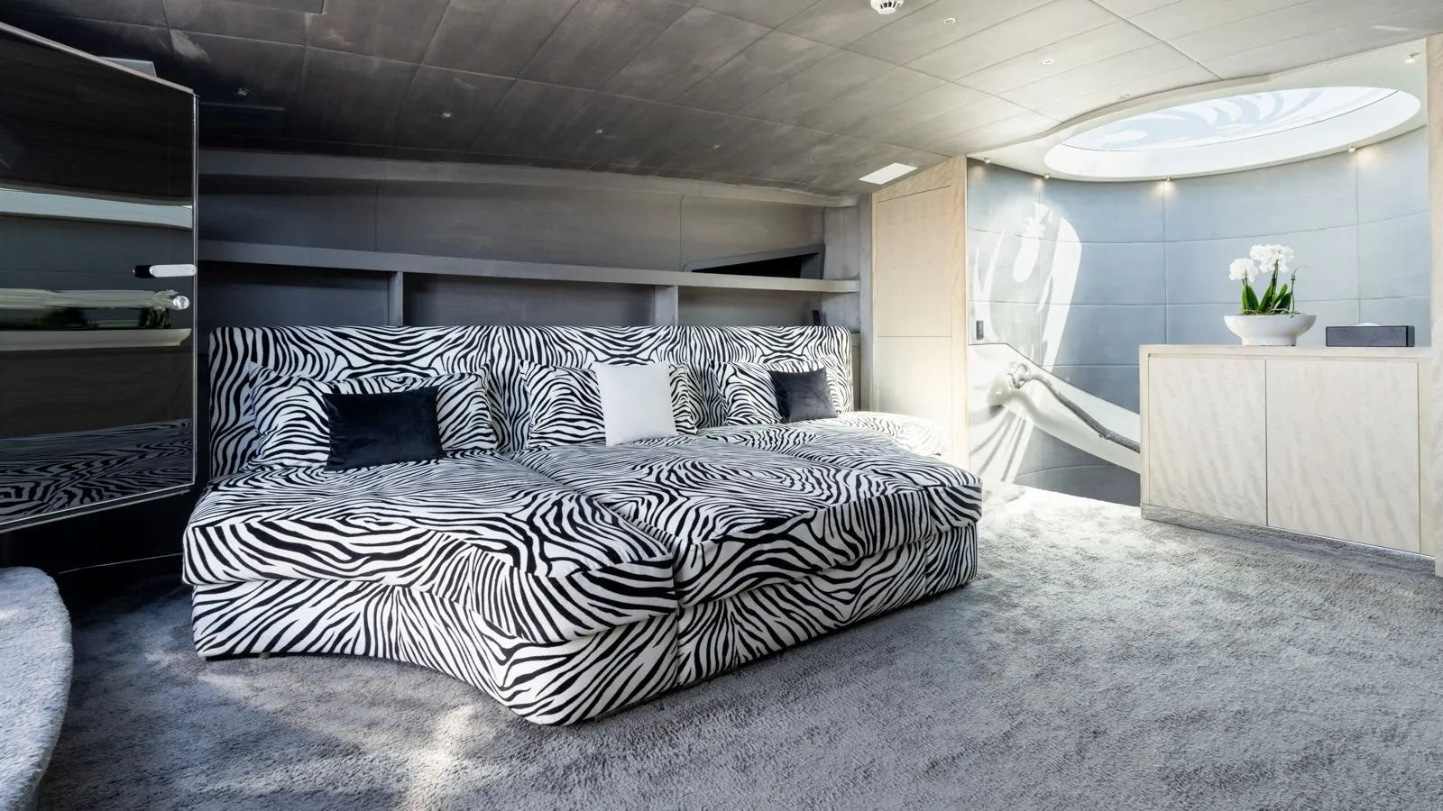 M/Y AQUILA Large yacht charter Cannes France