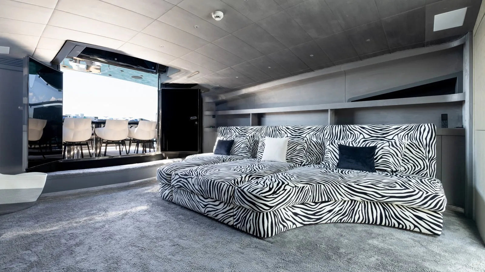 M/Y AQUILA yacht and jet ski charter Cannes