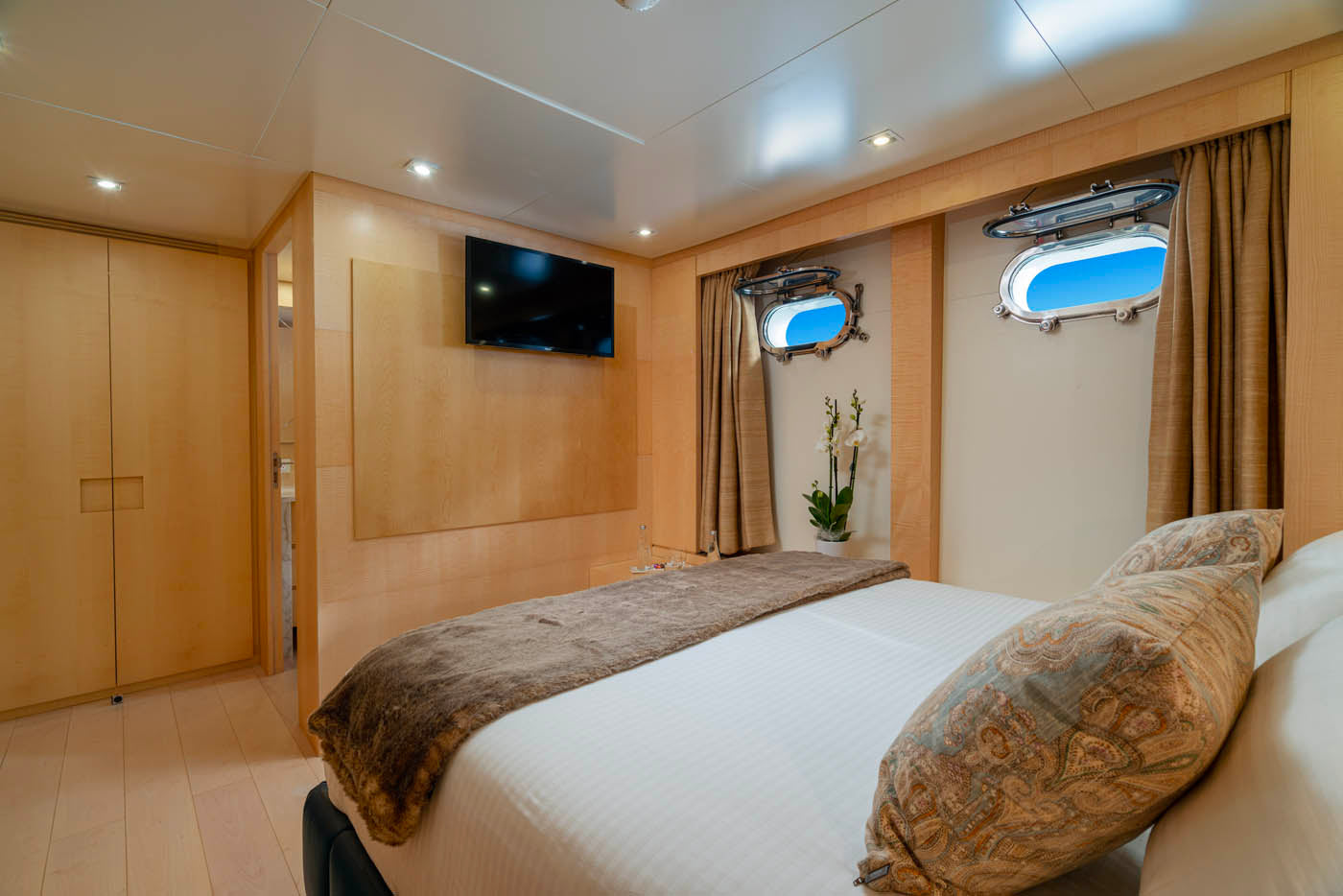 Amalfi Coast Mega Yacht Charter