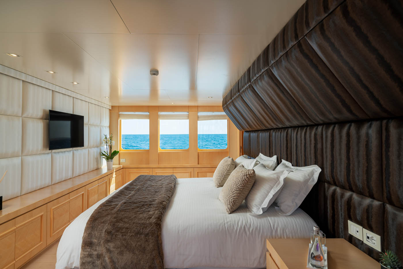 Mega Yacht Charters Italy