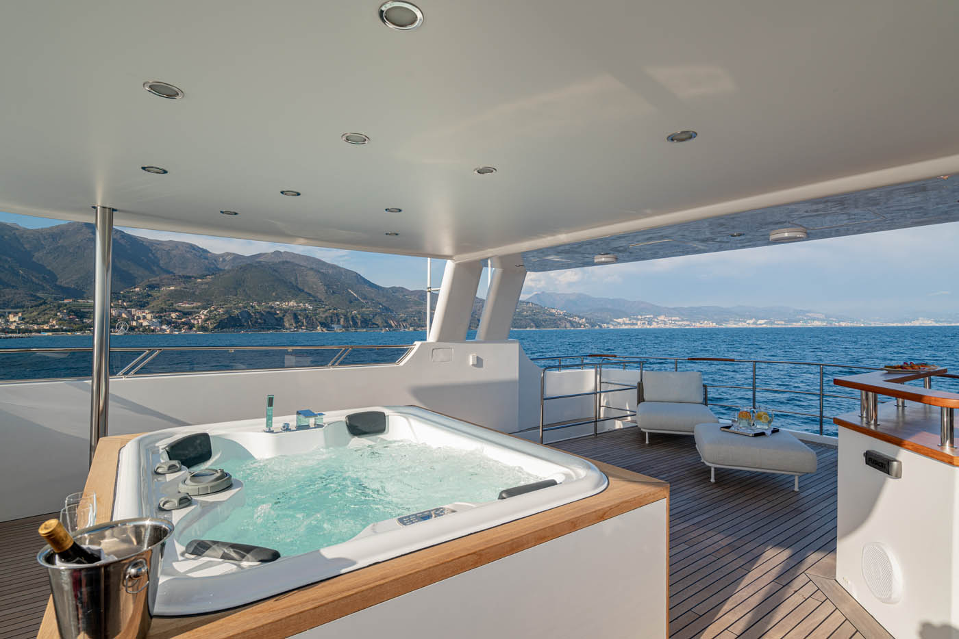 Luxury Yacht Charter in Iltay