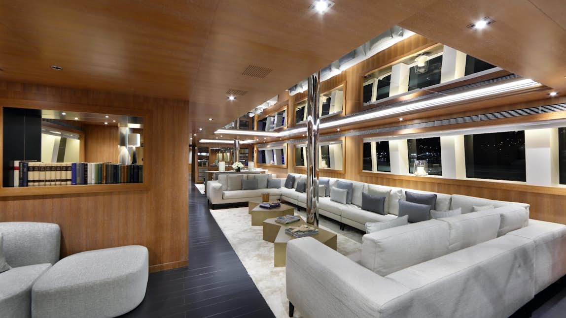 Weekly yacht Charter Cannes 