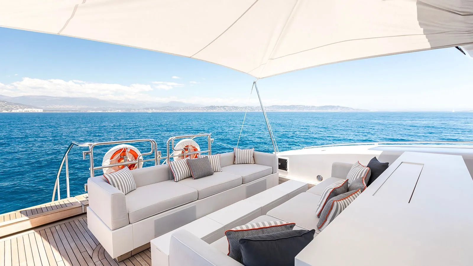 Motor Yacht Charter Cannes France