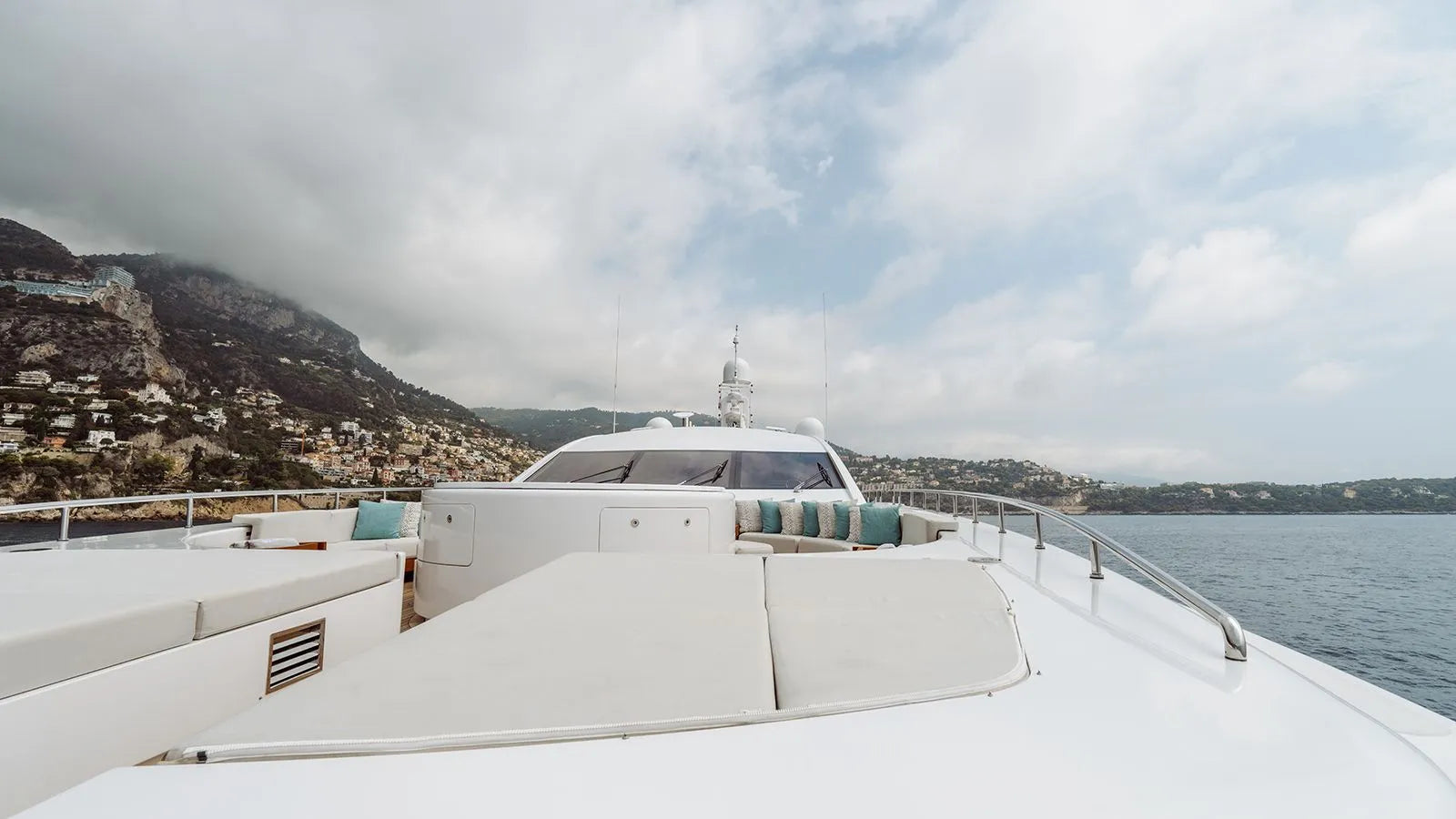 luxury yacht charter Cannes 