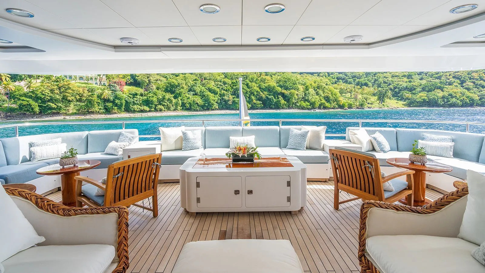 Weekly yacht Charter Cannes 