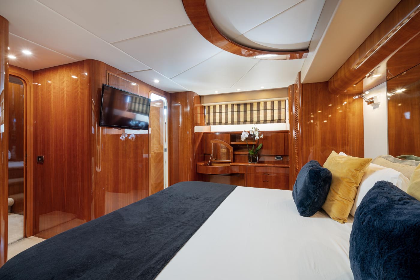 Italian yacht club charters 