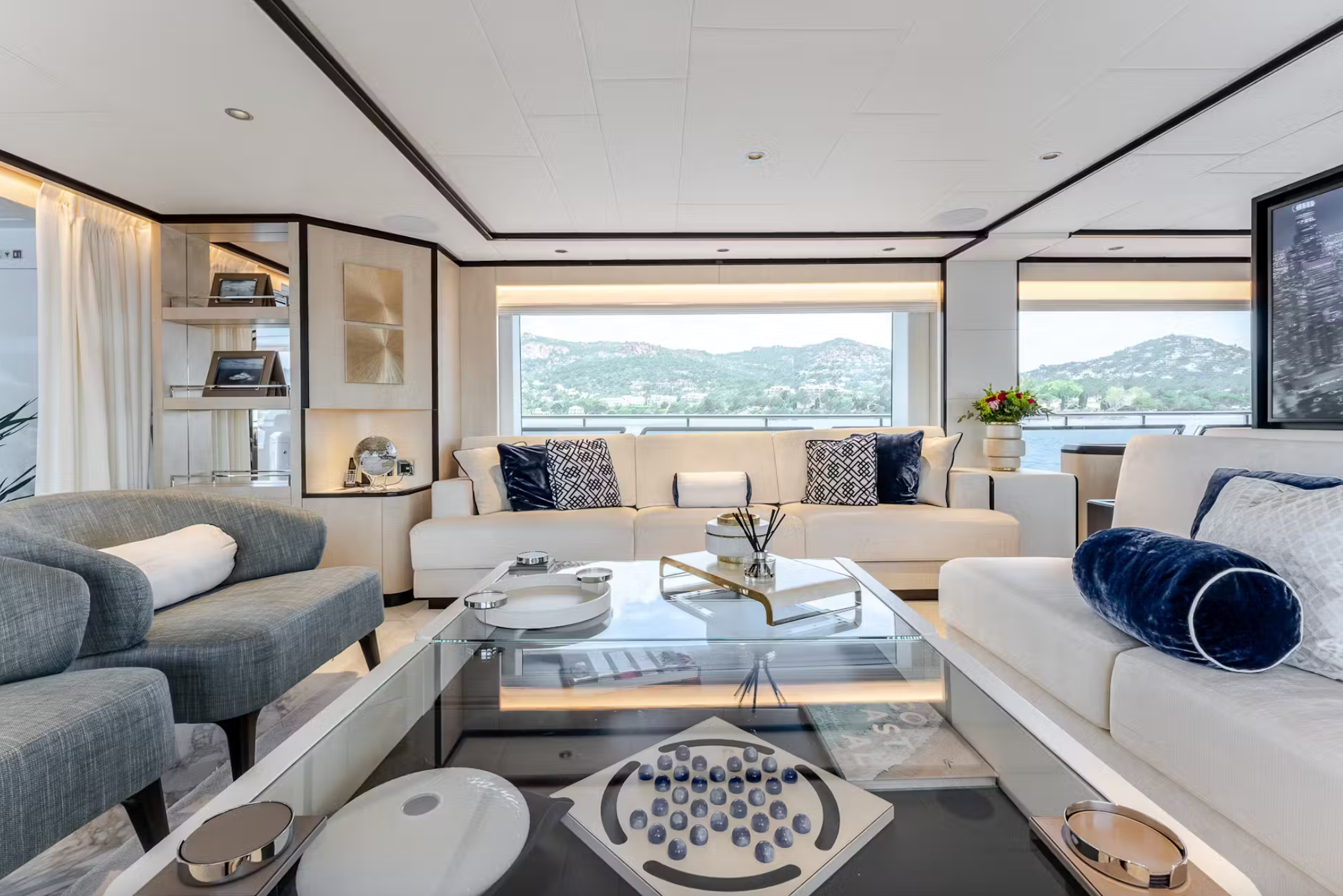 Yacht for rent In Cannes
