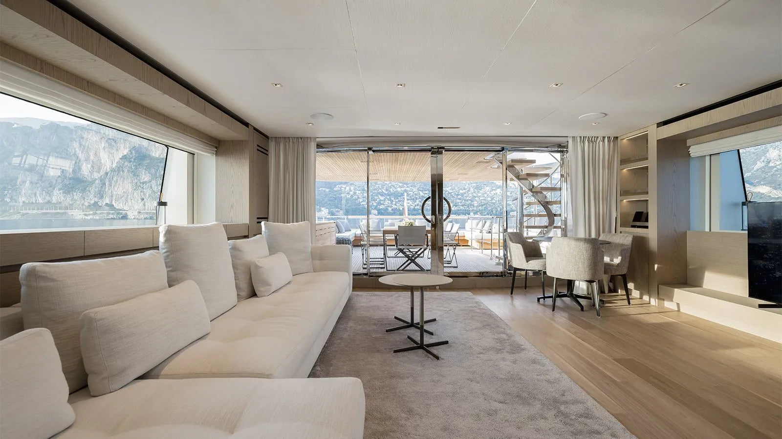 M/Y LES BRUXELLOIS Yacht Charter Holiday Cannes