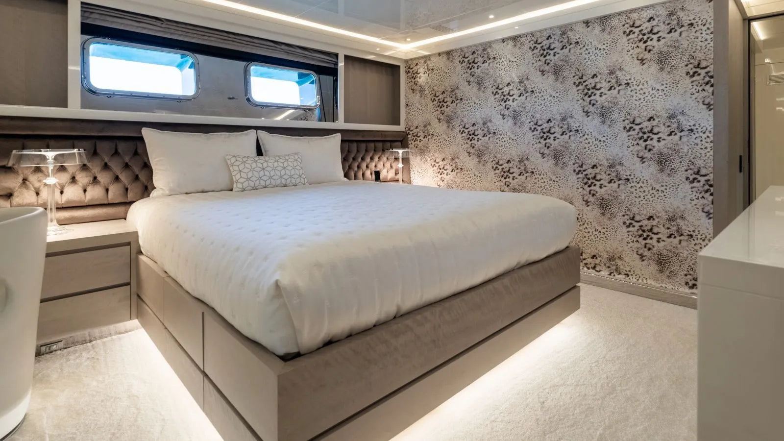 M/Y AQUILA weekly yacht charter Cannes