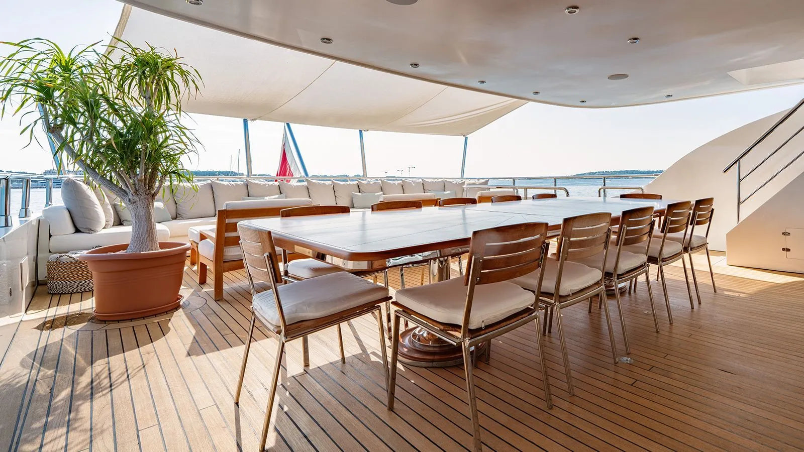 Luxurious yacht charters St Tropez France