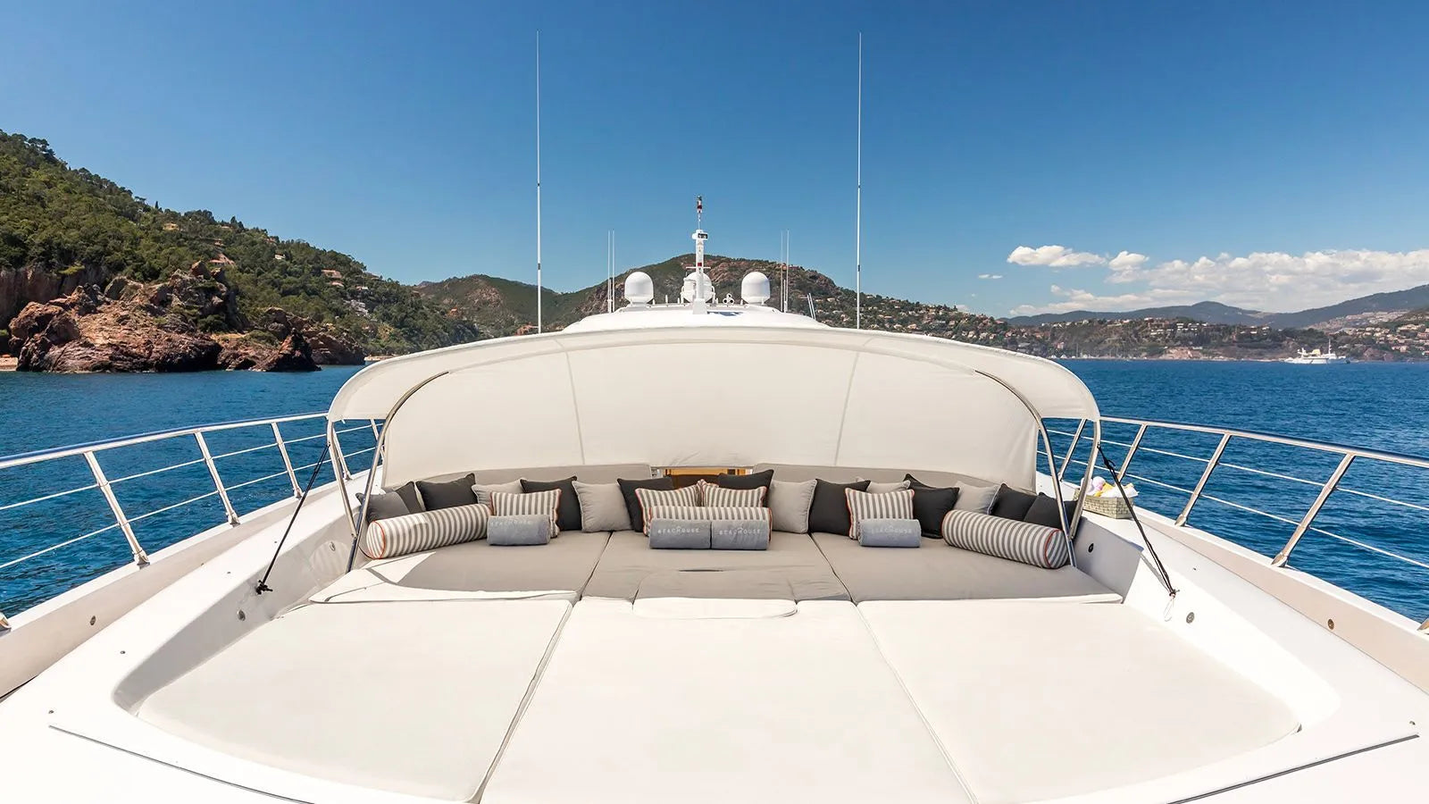yacht charter cost Cannes