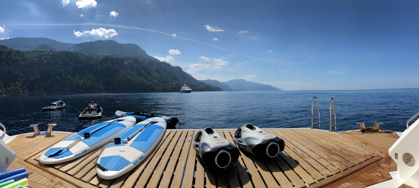 Rent a Yacht with Jet Skis South of France