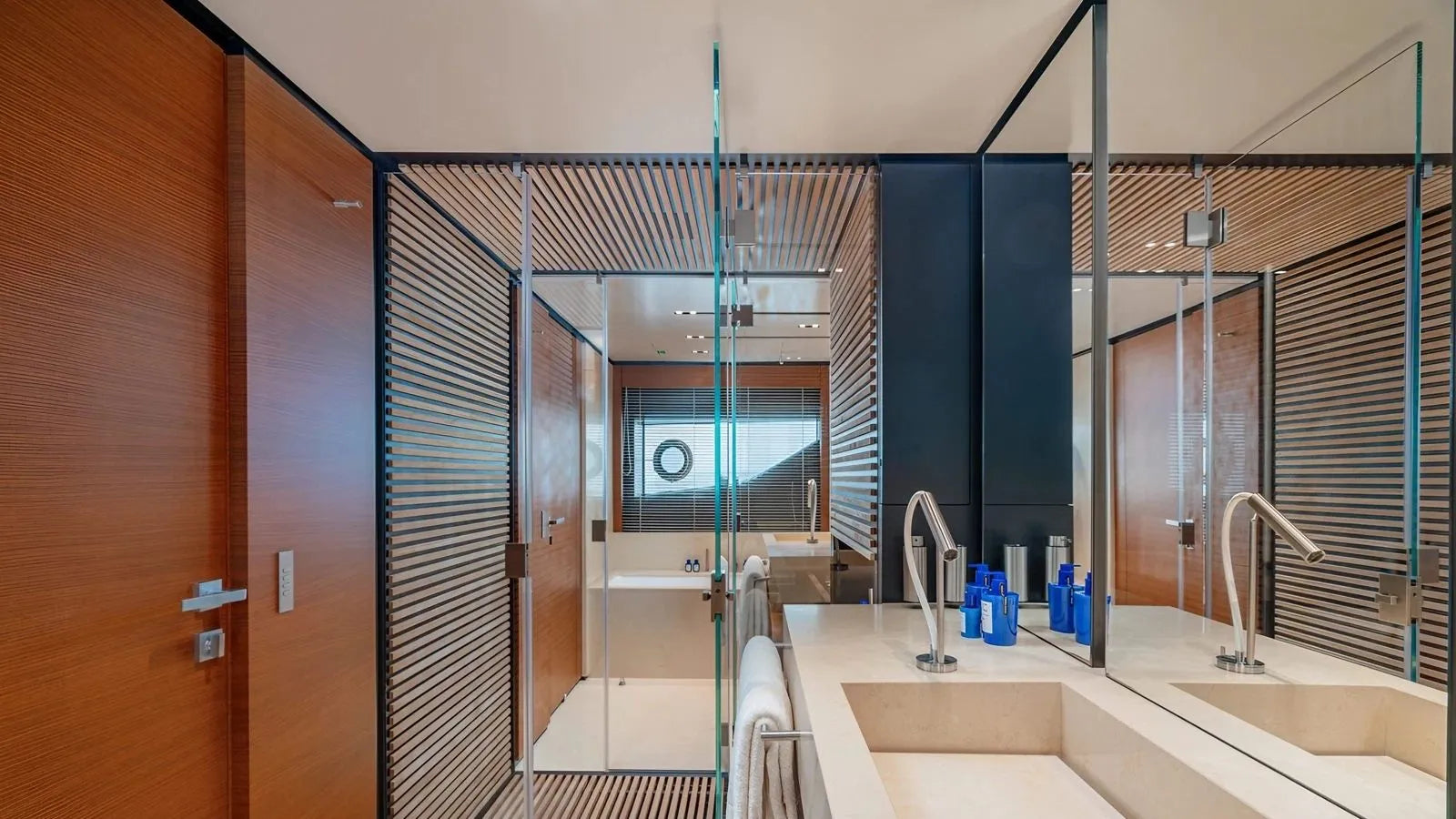 Diana II yacht charter Italian Riviera