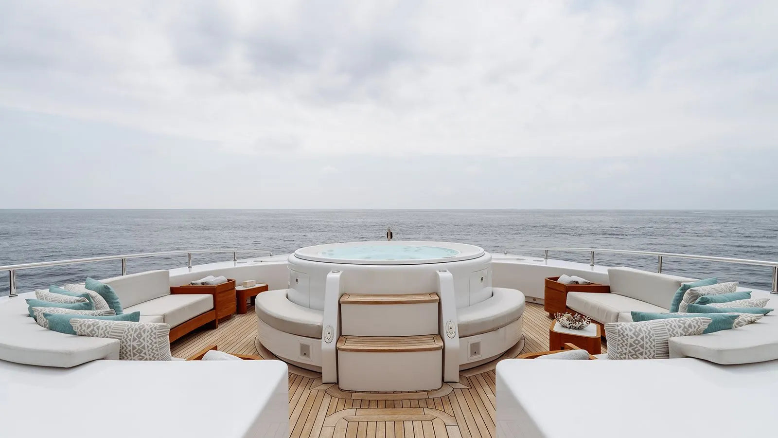 Weekly yacht Charter St Tropez France