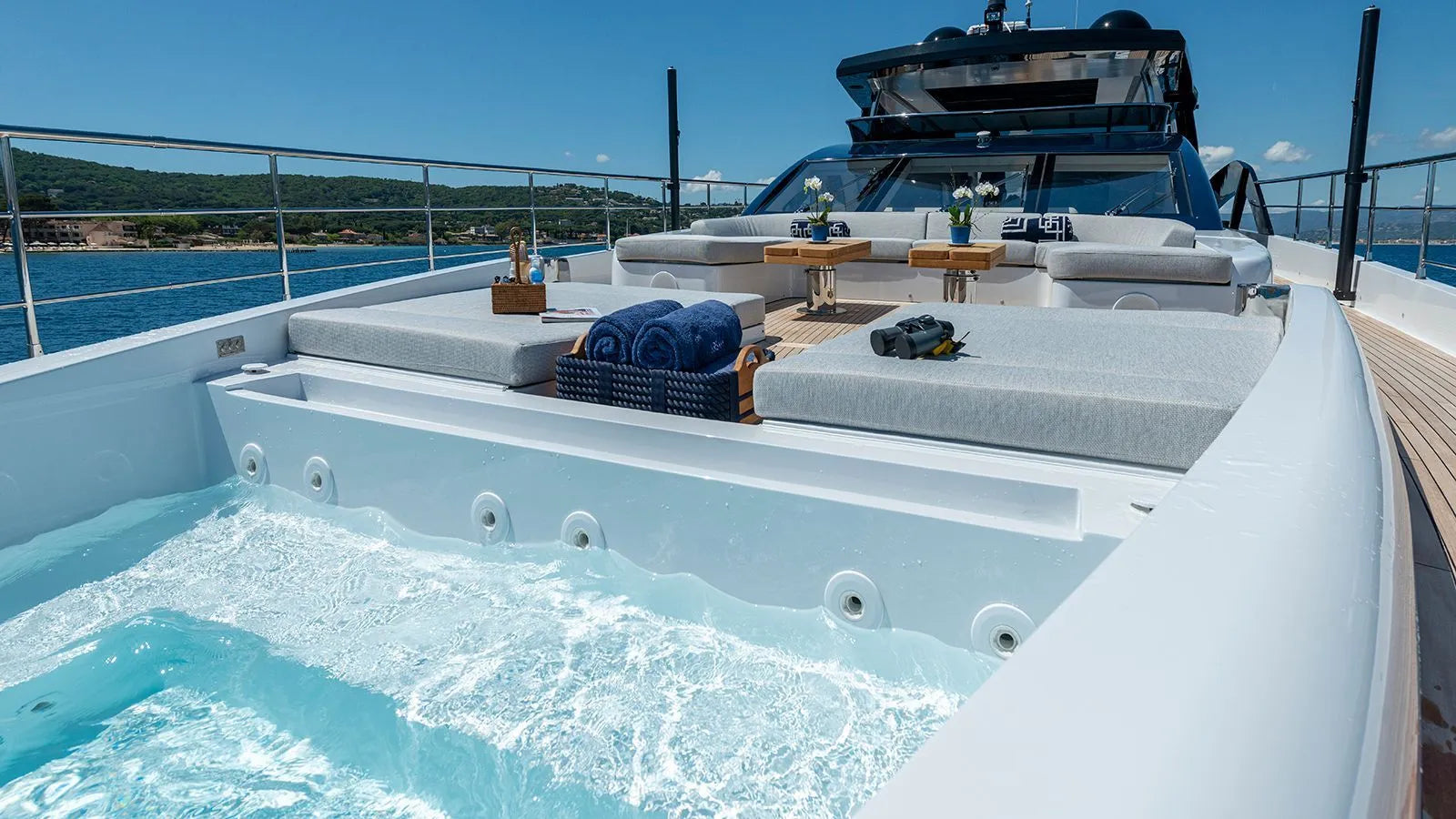 Charter yacht club Monaco
