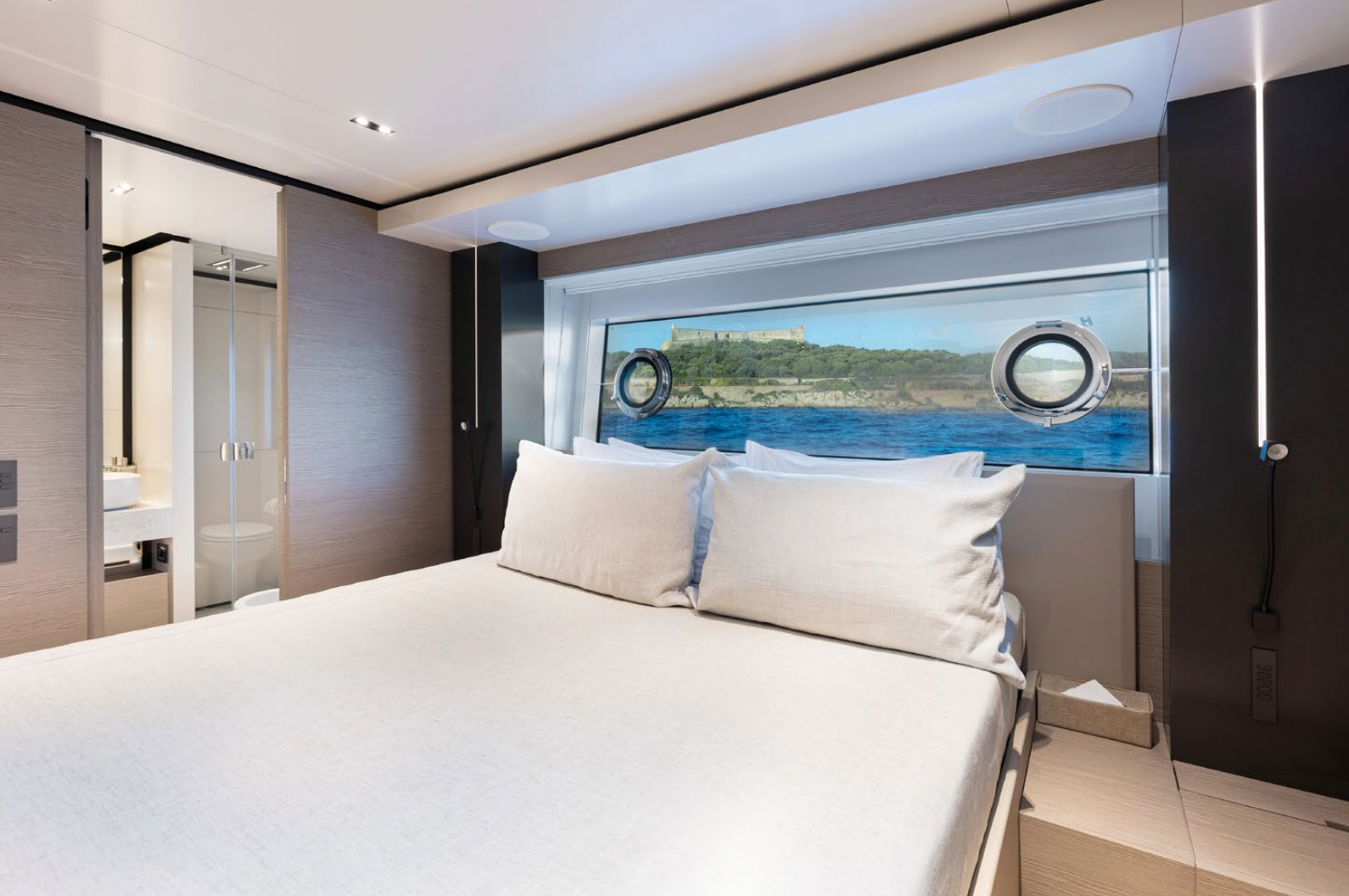 how much is a yacht charter in St Tropez France