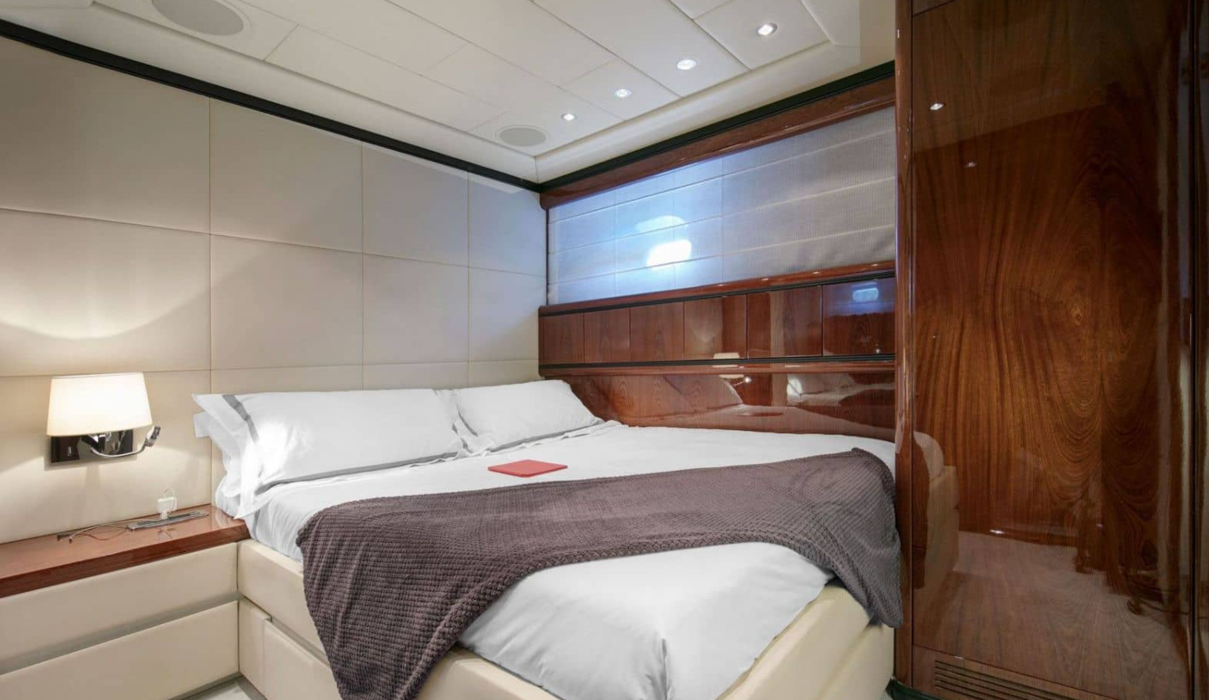 LADY B weekly yacht charter Cannes 