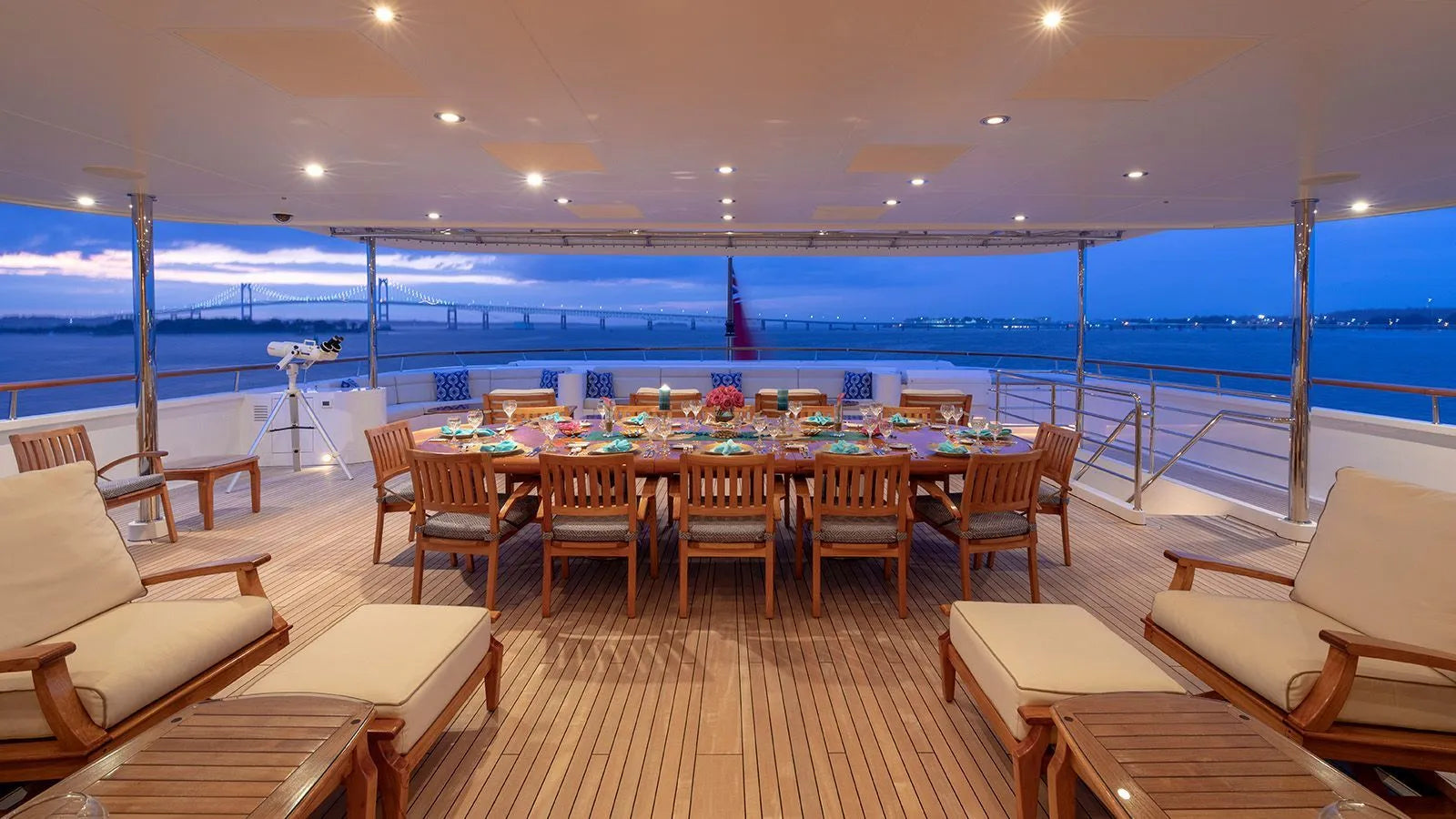 Weekly yacht Charter Cannes 