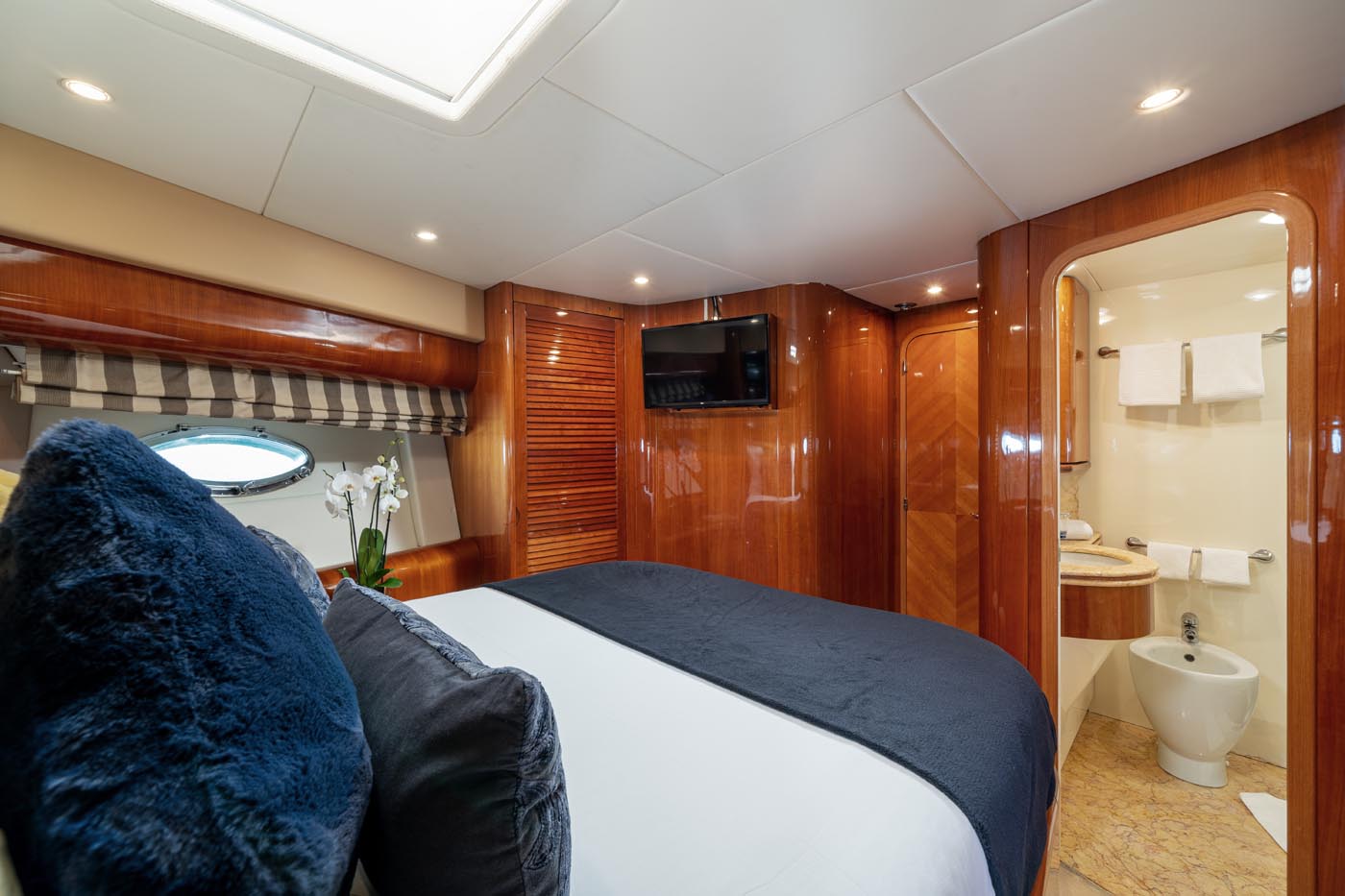 Naples Italy luxury yacht charter 