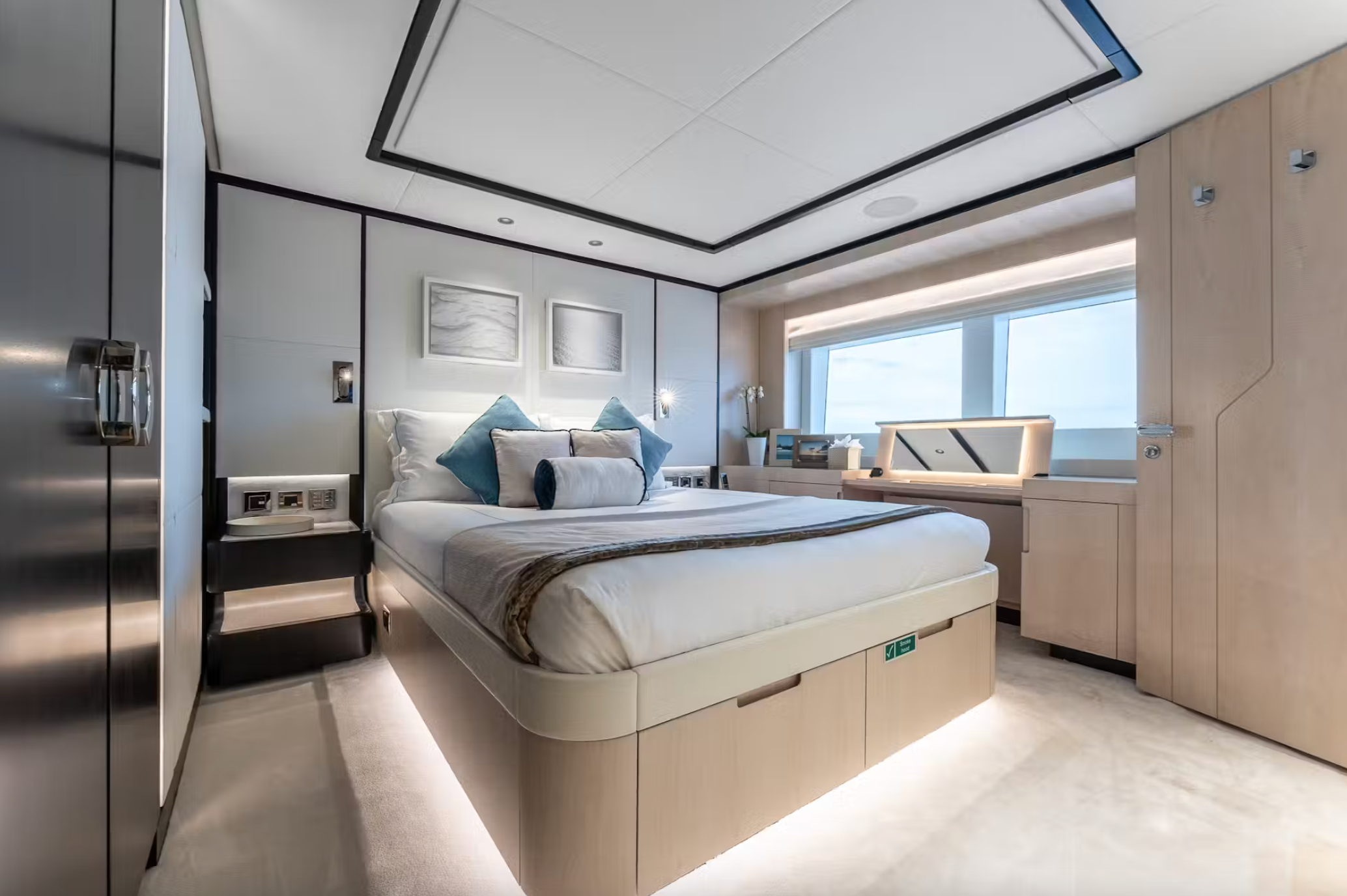 how much is a yacht charter in Cannes France