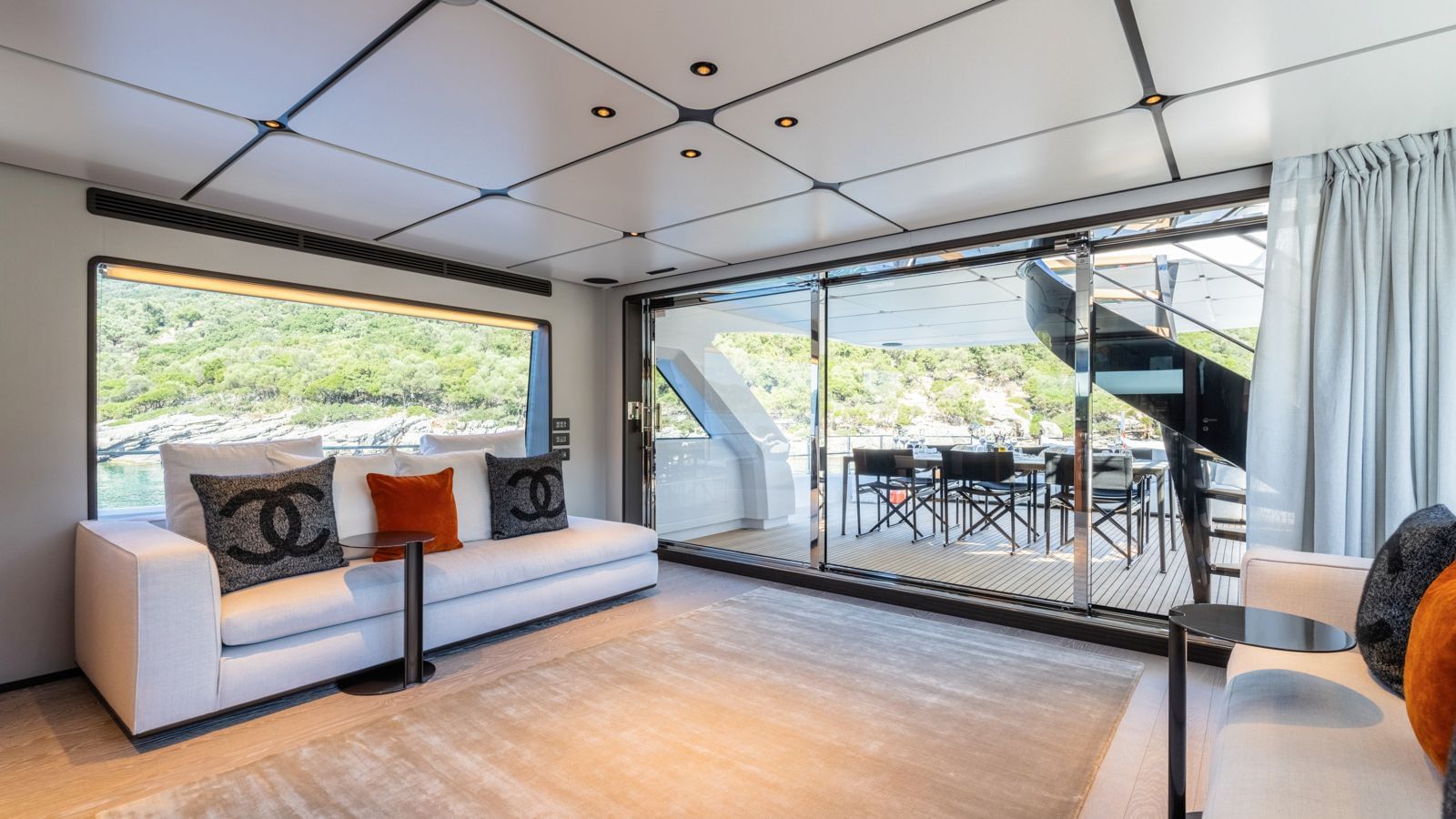 M/Y AT ONE Yacht Charter Holiday Cannes