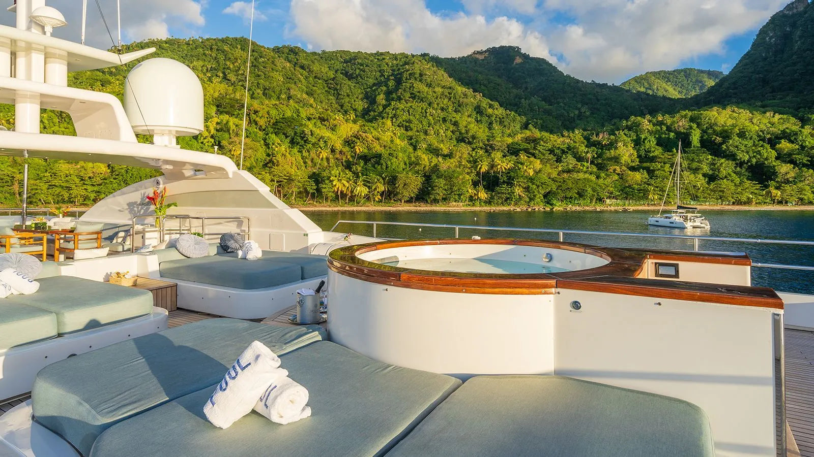 Mega yacht Charter Cannes 