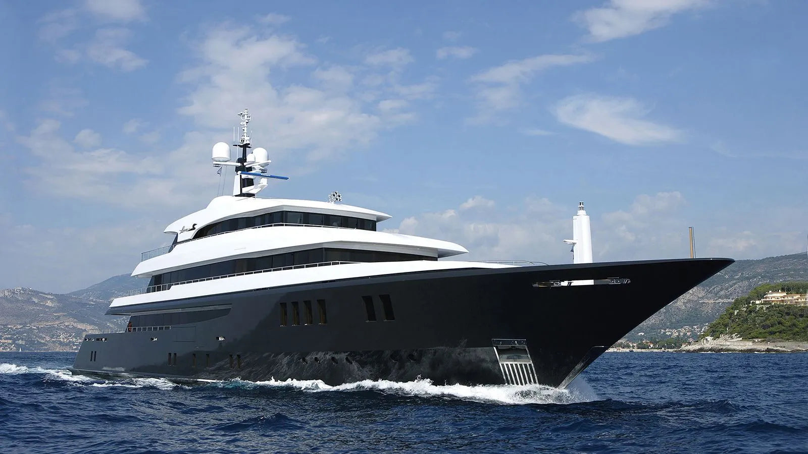 Mega yacht Charter Cannes 