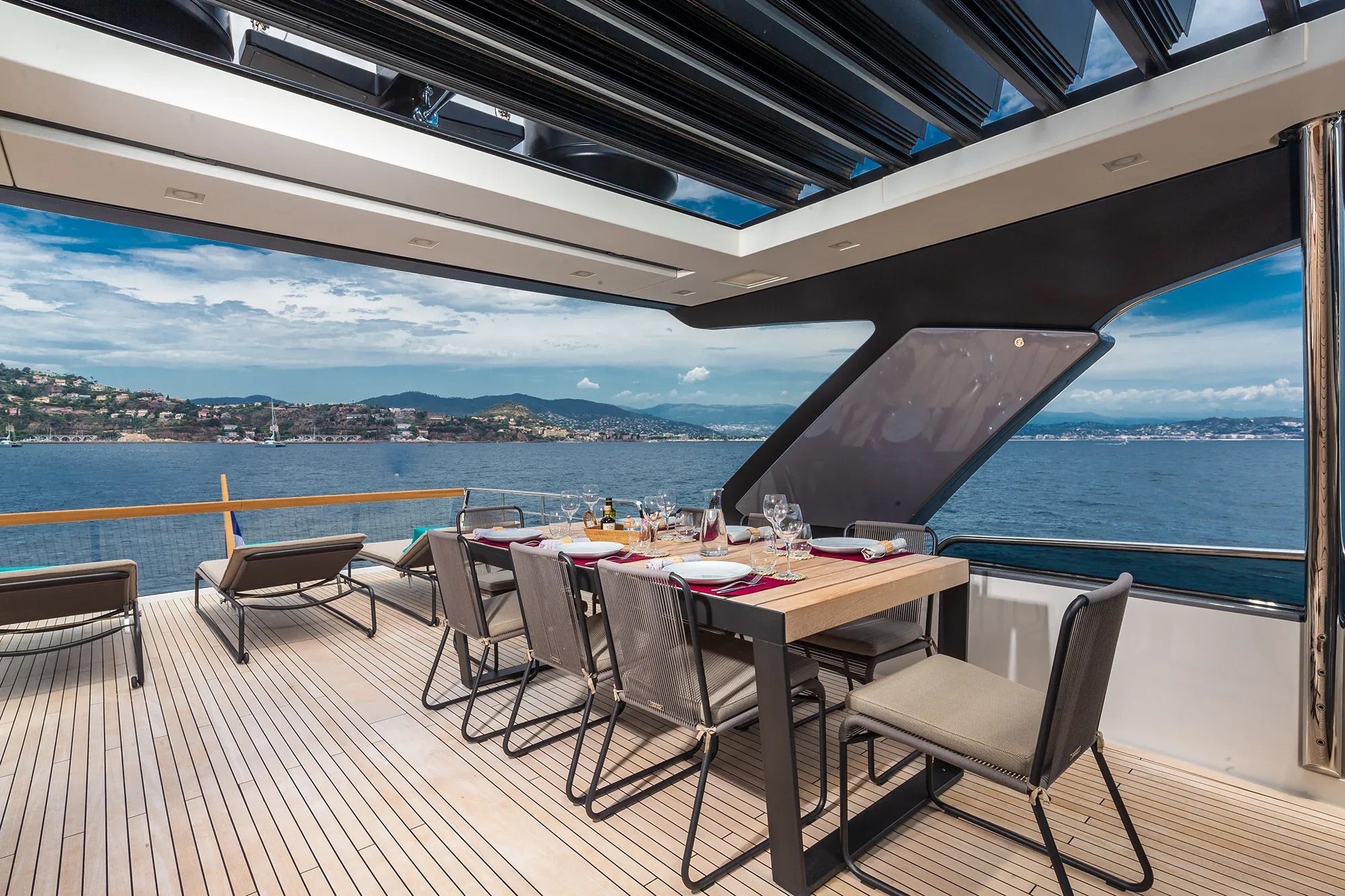 Motor Yacht Charter Cannes France