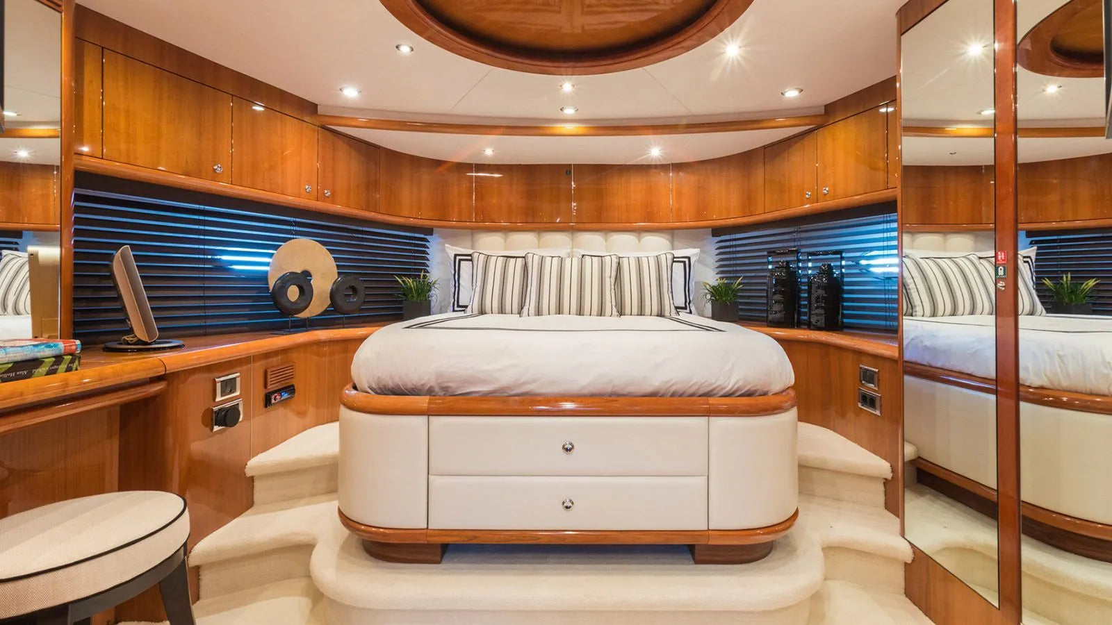 luxury yacht Charter Cannes 