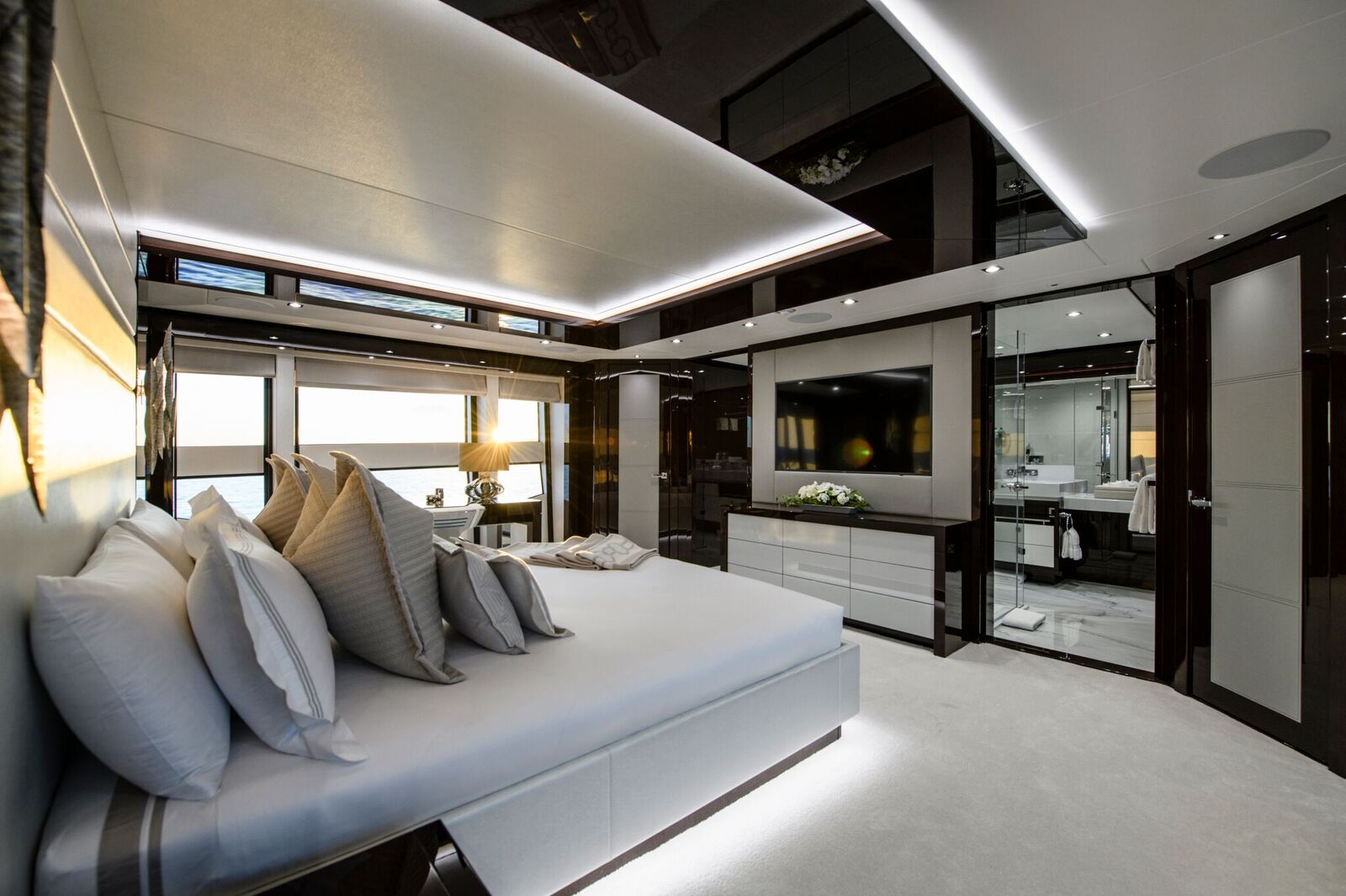 Luxury Motor Yacht Charter South of France