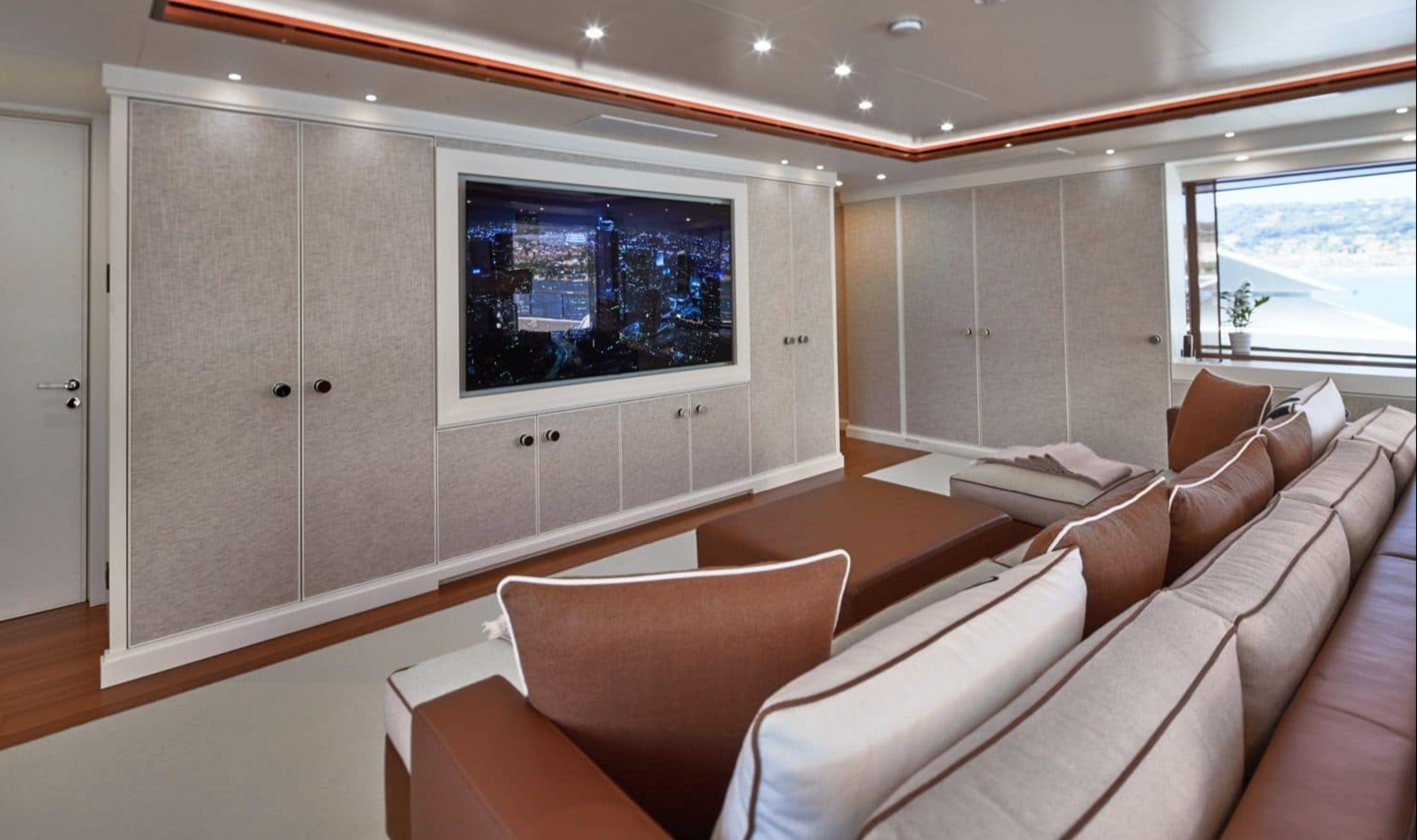 M/Y MIMTEE yacht charter holiday cost Cannes