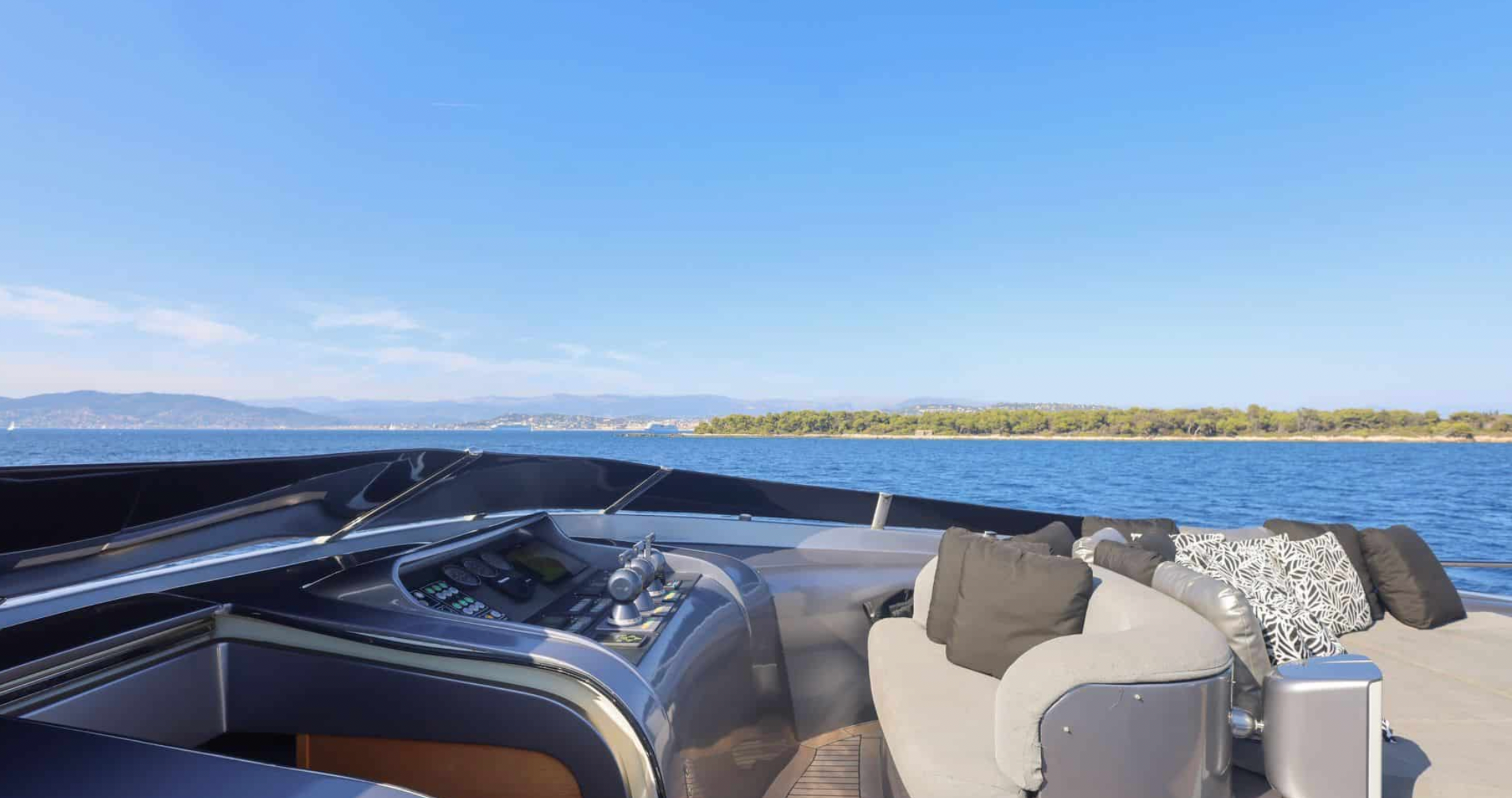 M/Y MATSU superyacht charter Holiday Cannes France