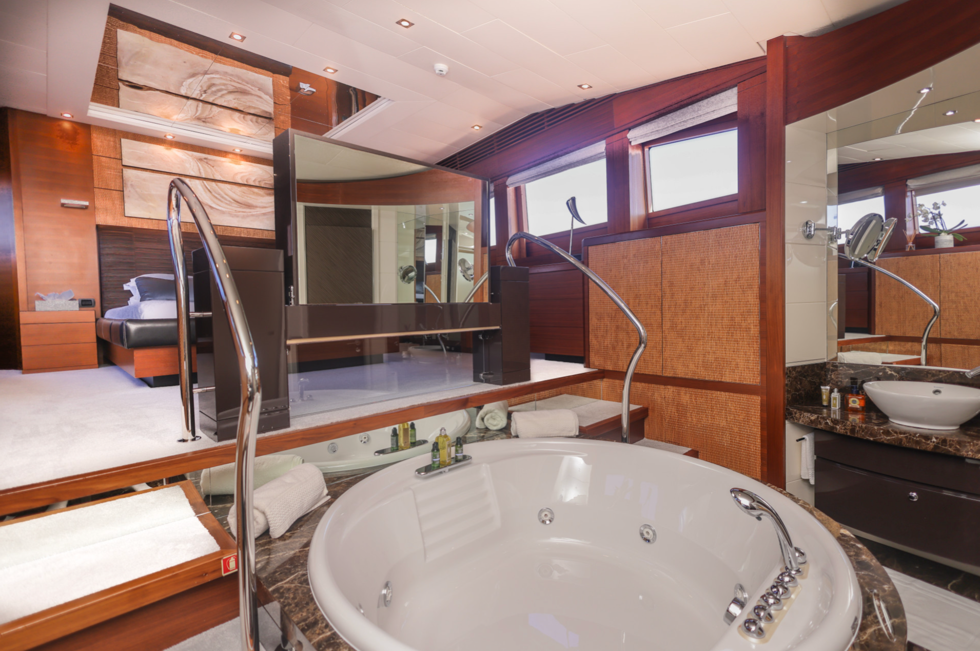 M/Y MATSU luxurious yacht charter Cannes