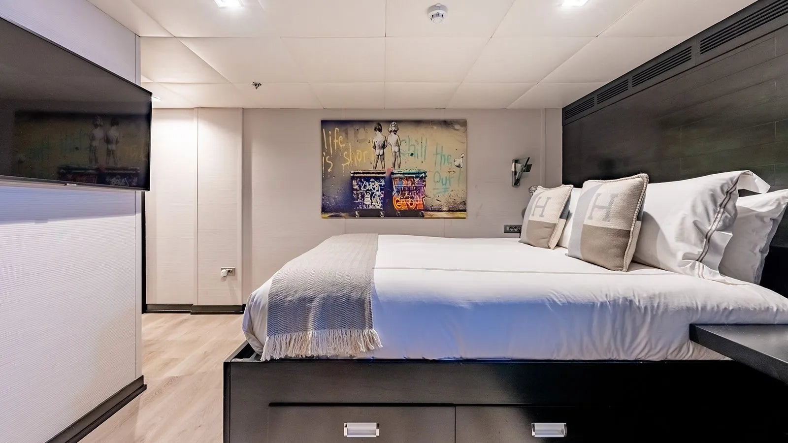 Motor Yacht Rental Cannes France