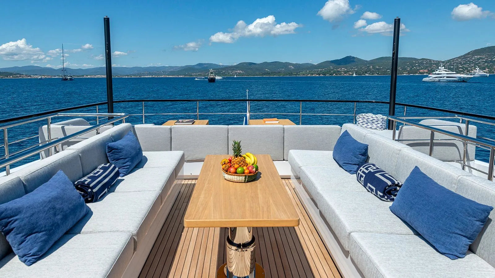 luxurious yacht charter Monaco 