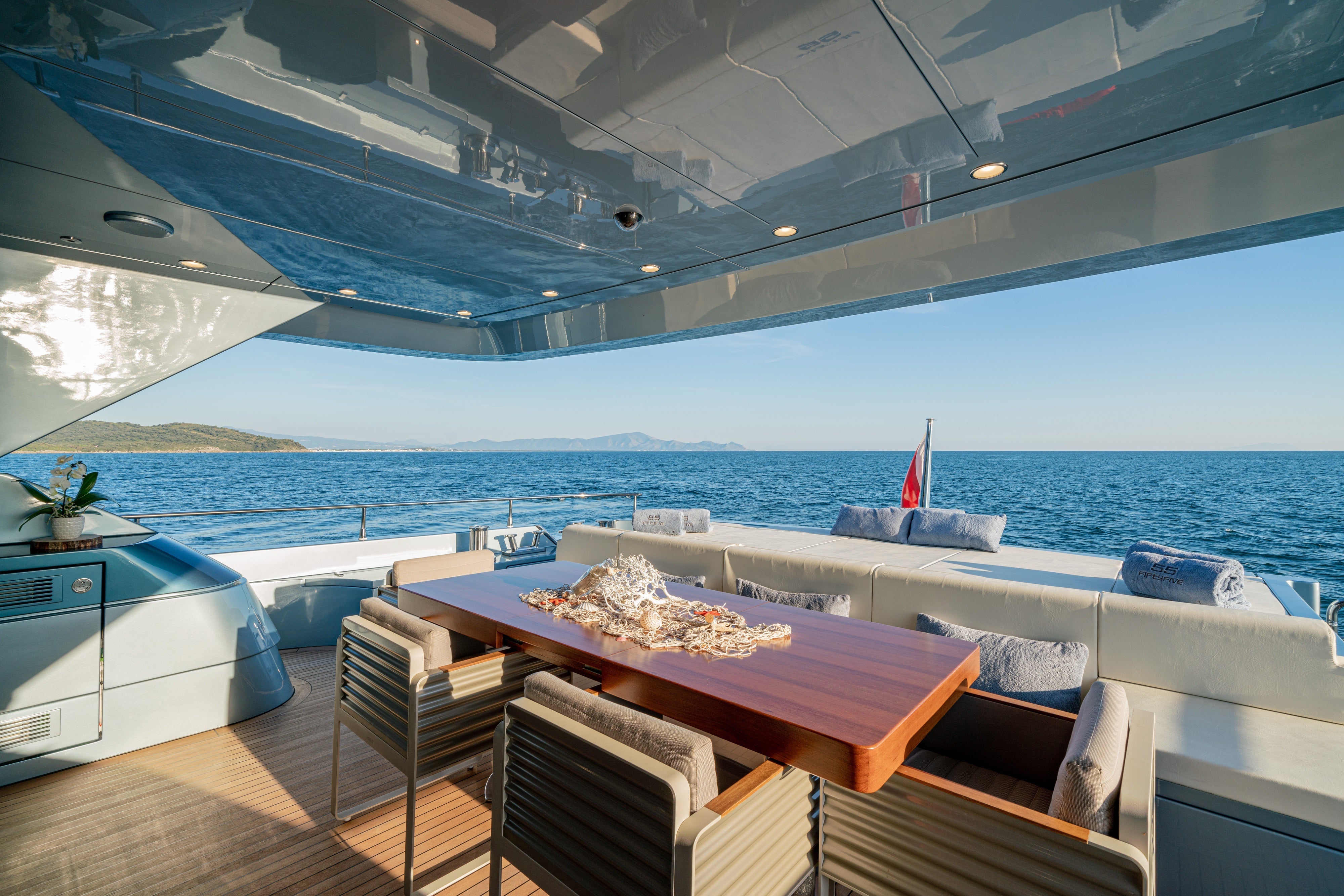 Weekly yacht Charter Cannes 