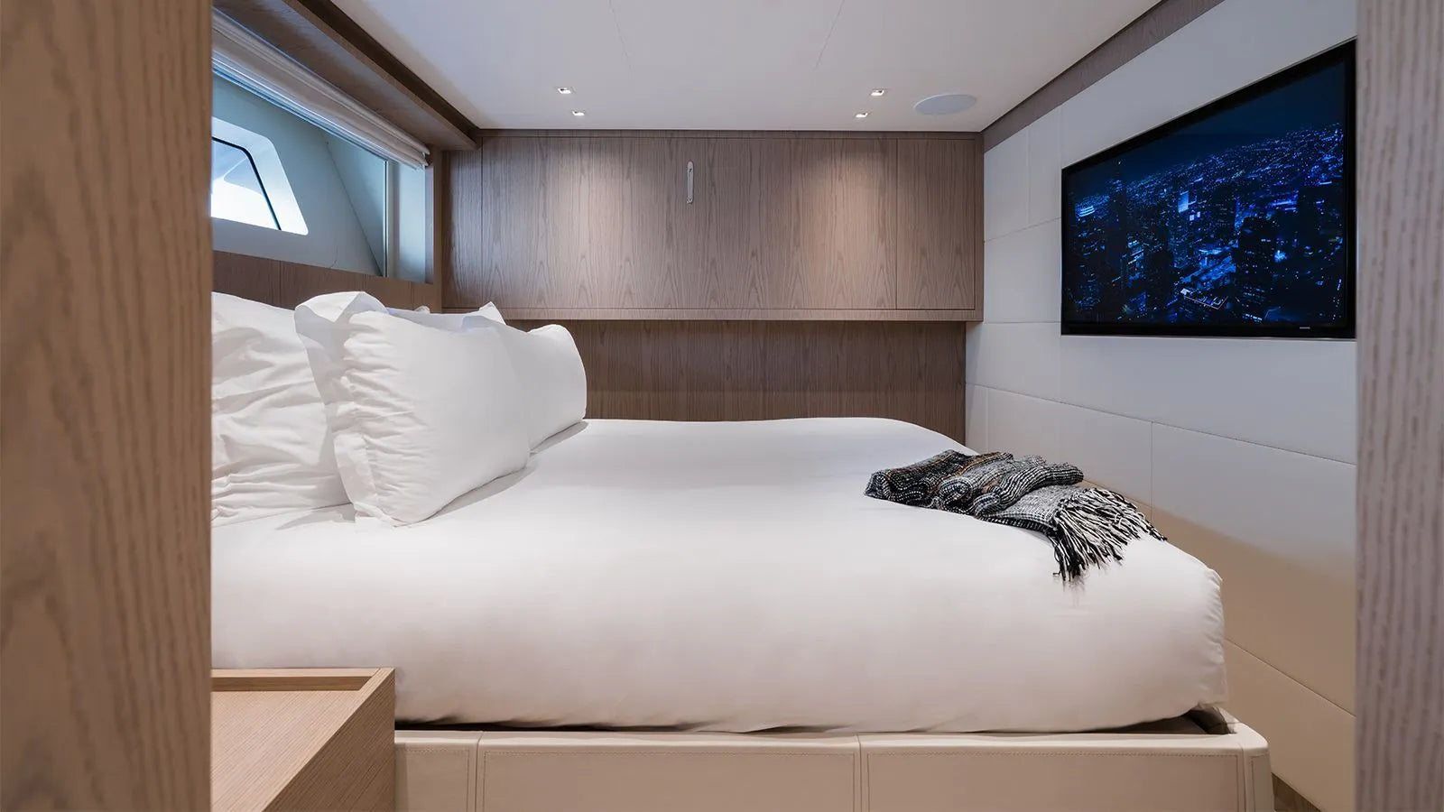 M/Y LES BRUXELLOIS party yacht charter Cannes
