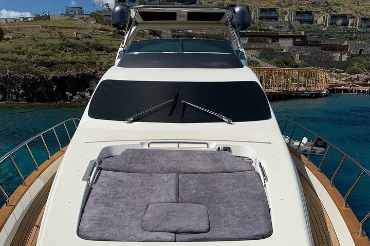 crewed yacht charter Mykonos Greece
