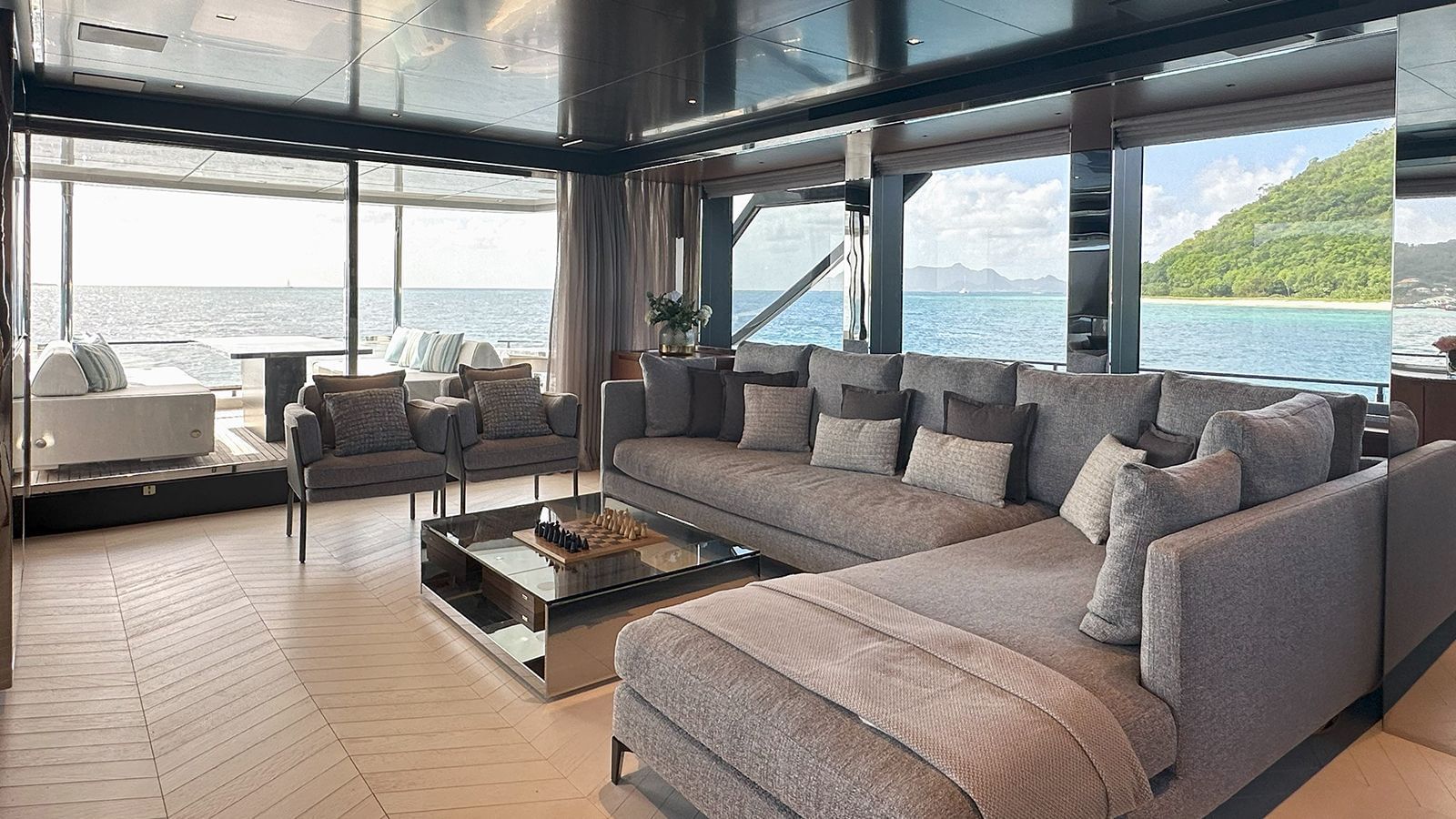 M/Y NOI luxury yacht charter Cannes
